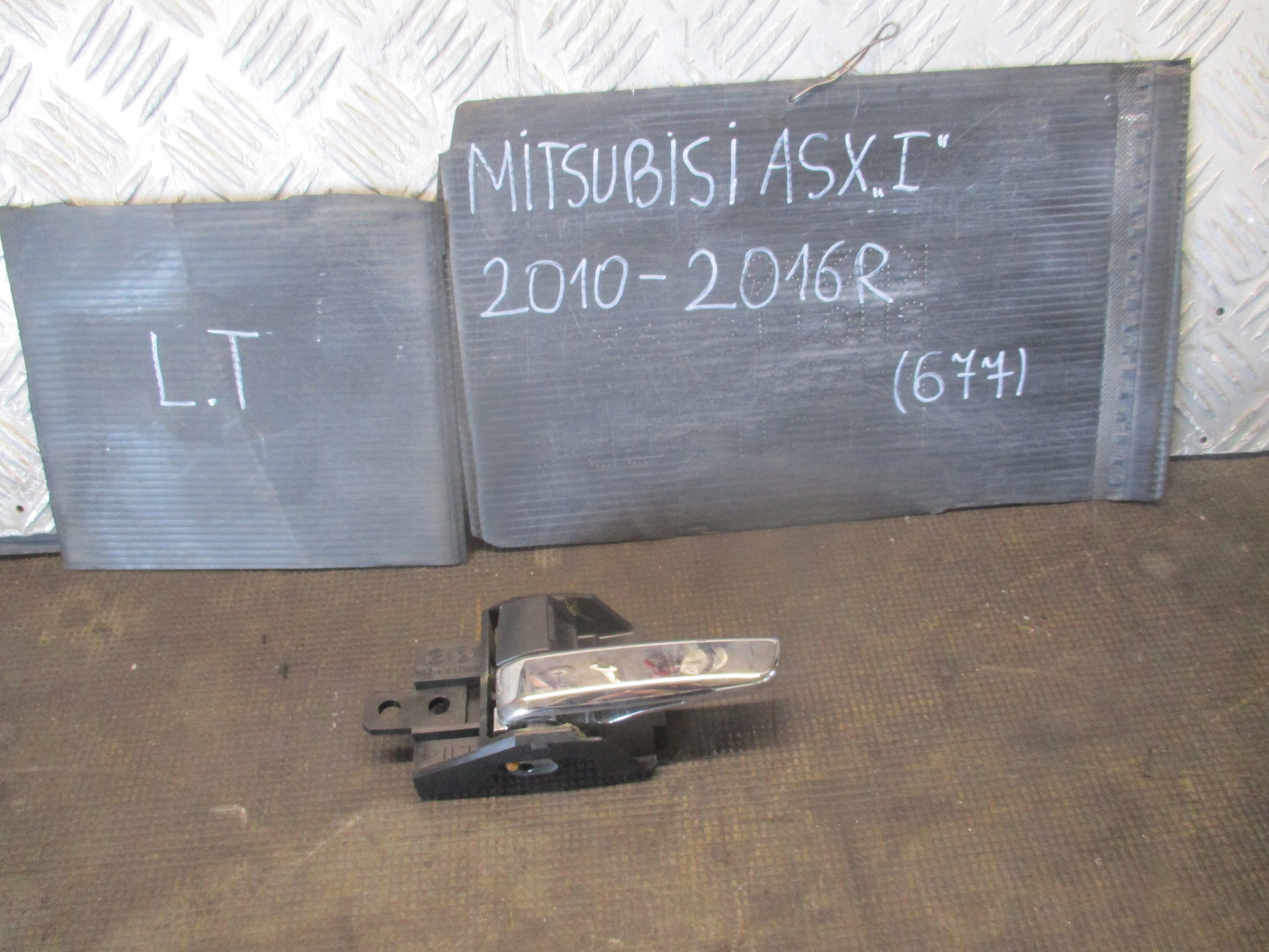 ручка двери левая зад mitsubishi ASX 10-16 r.