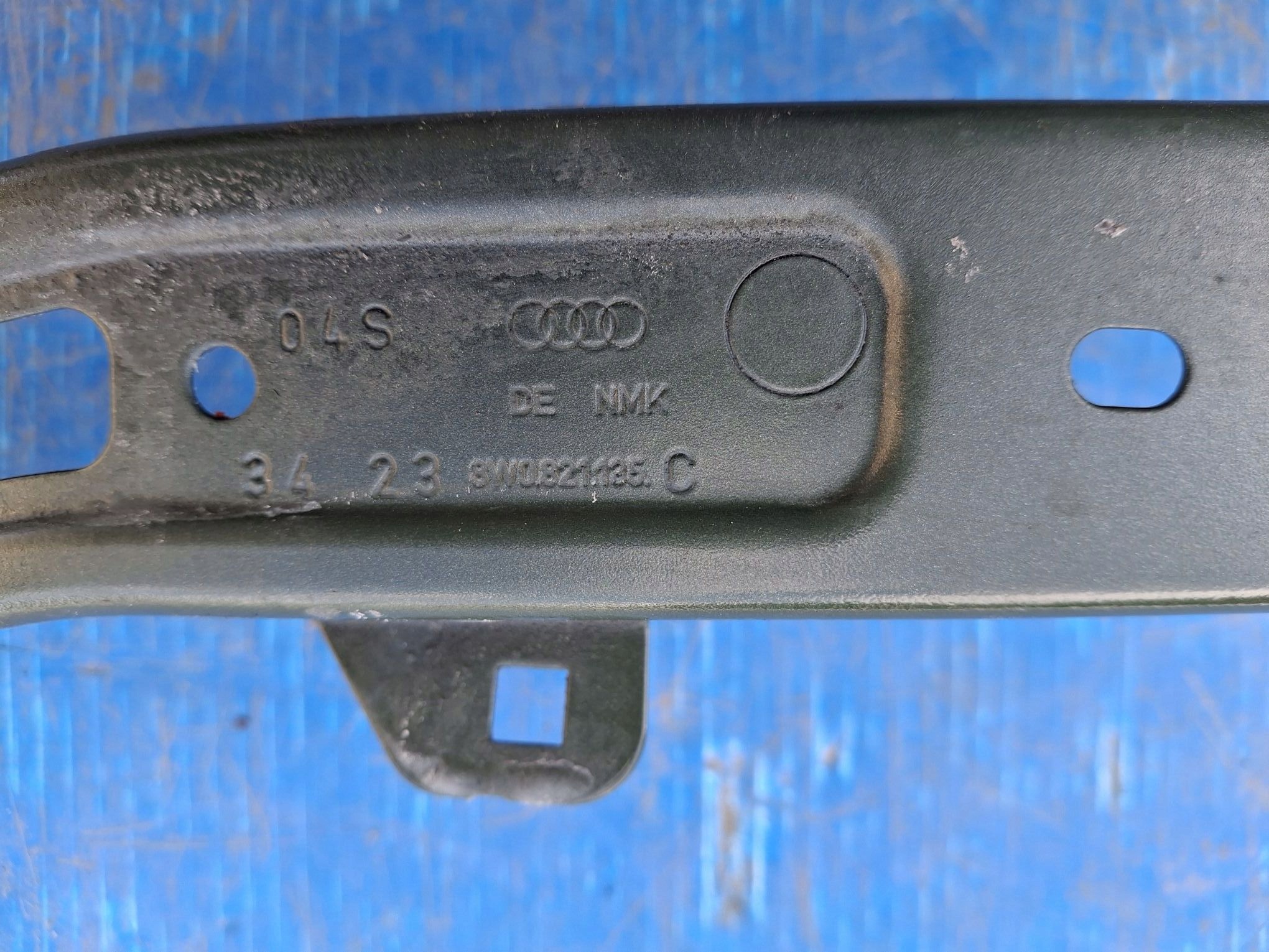 Gauche Support plaque Aile AUDI A4 2015->