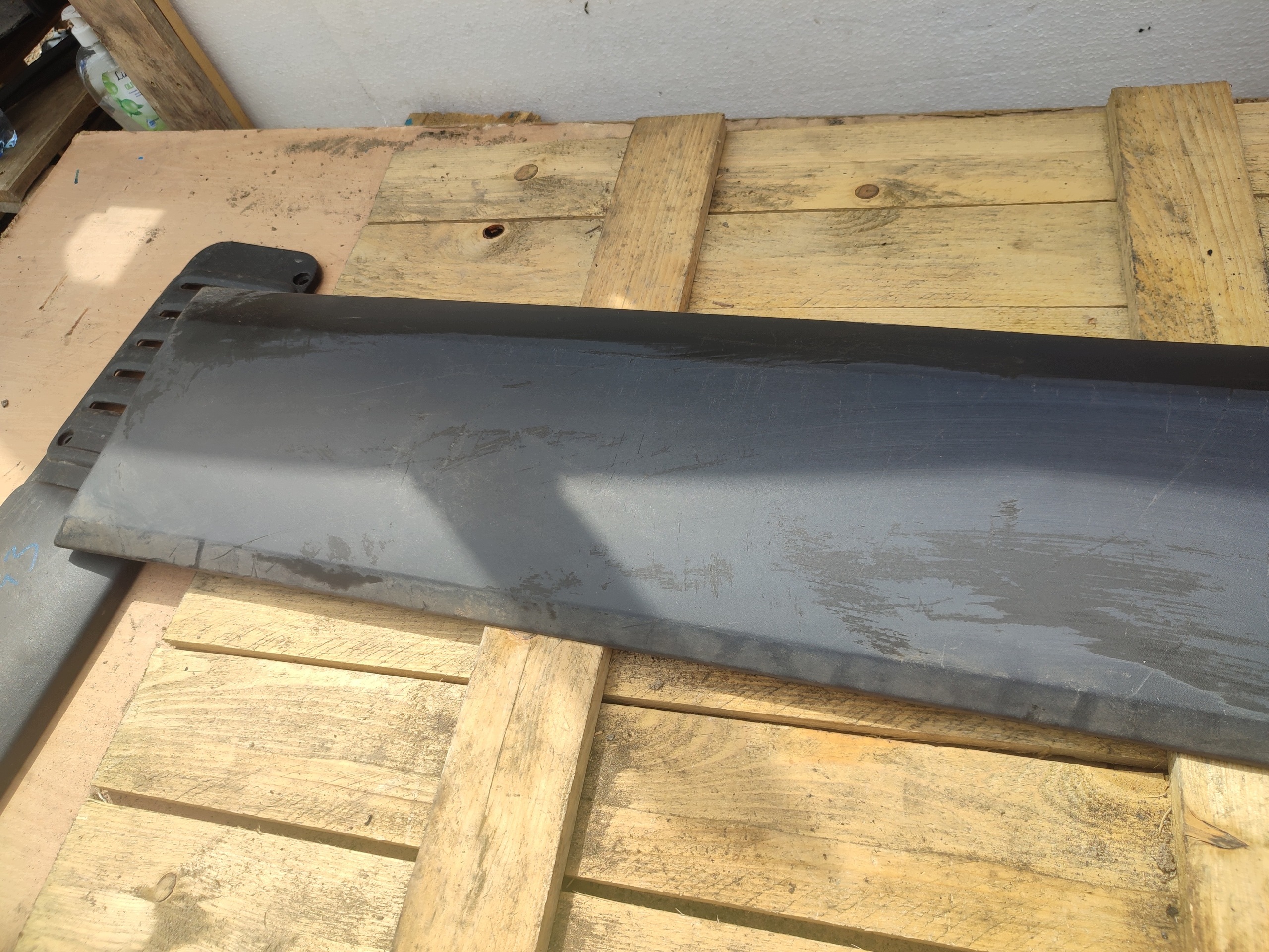bk31-v254a17-agw moulding left side ford transit mk8