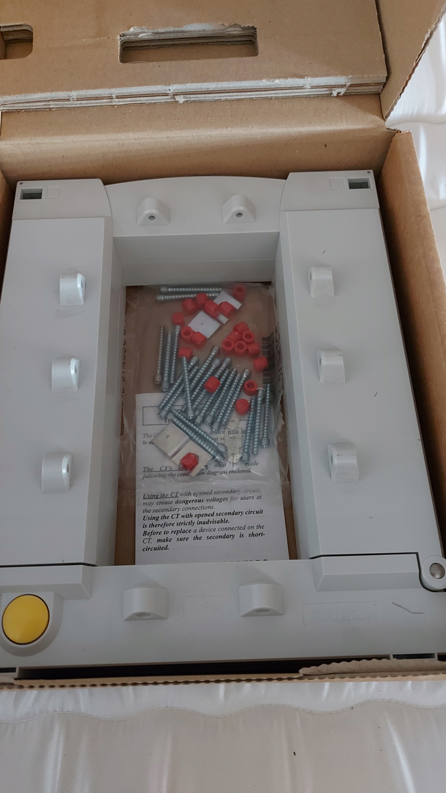 TO816 2000/5 kl.0,5 10VA 192T4820 Transformátor To 816 s děleným jádrem