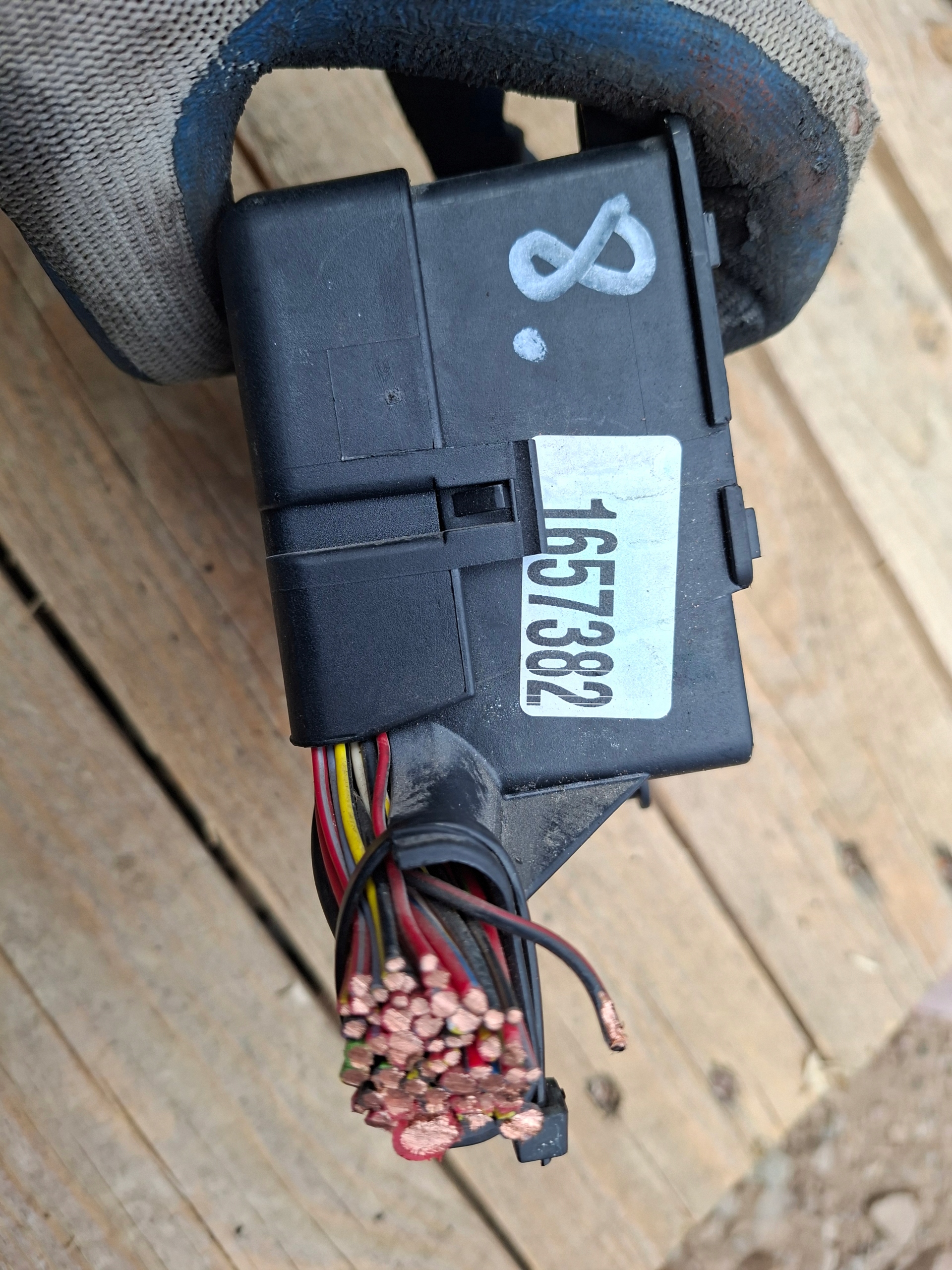 compartment of fuses audi a4 b6 B7