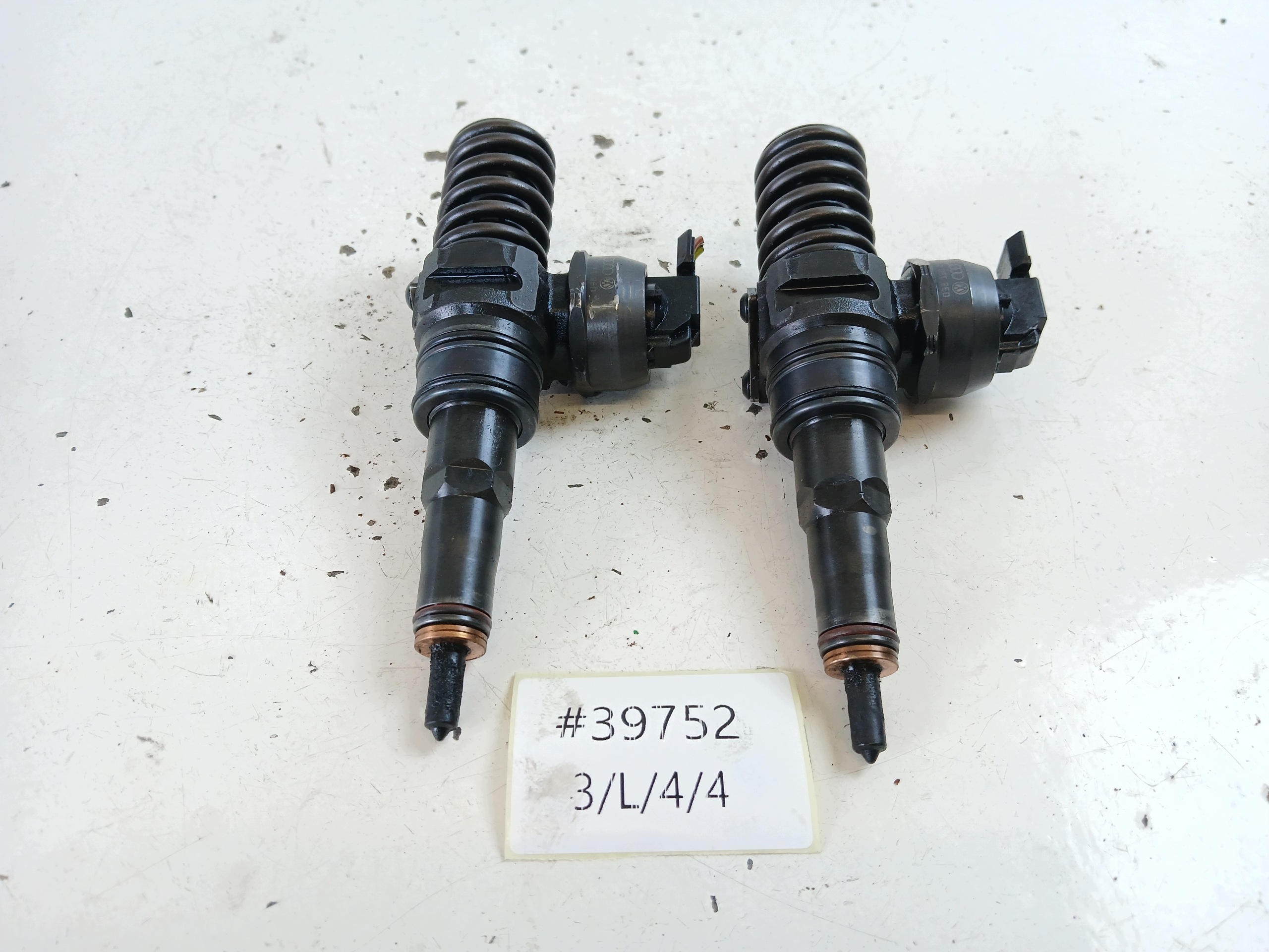 AUDI A4 B6 VW PASSAT B5 FL 1.9 TDI Pumpedüse Einspritzdüse 038130073AR