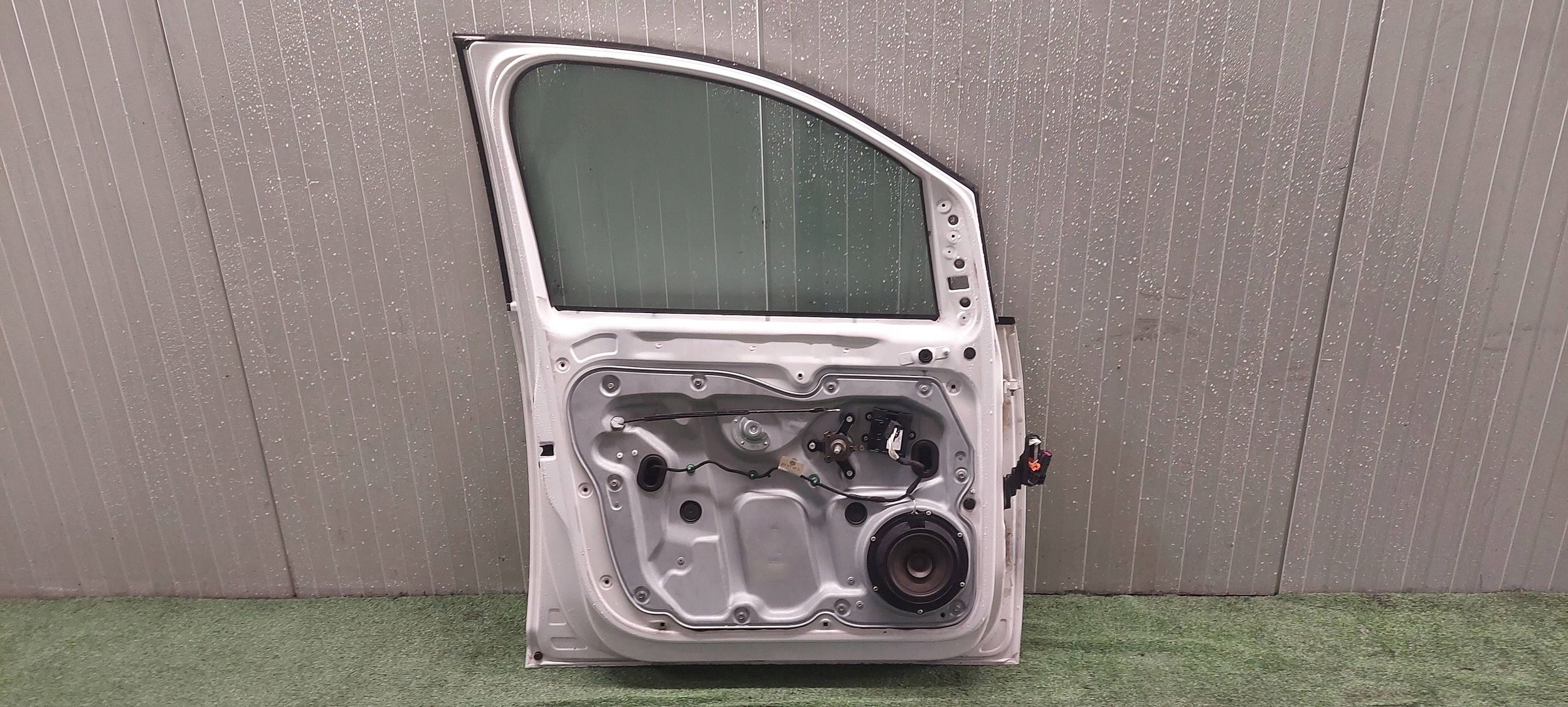 door left front VW CADDY 03-15 LAK: LB9A