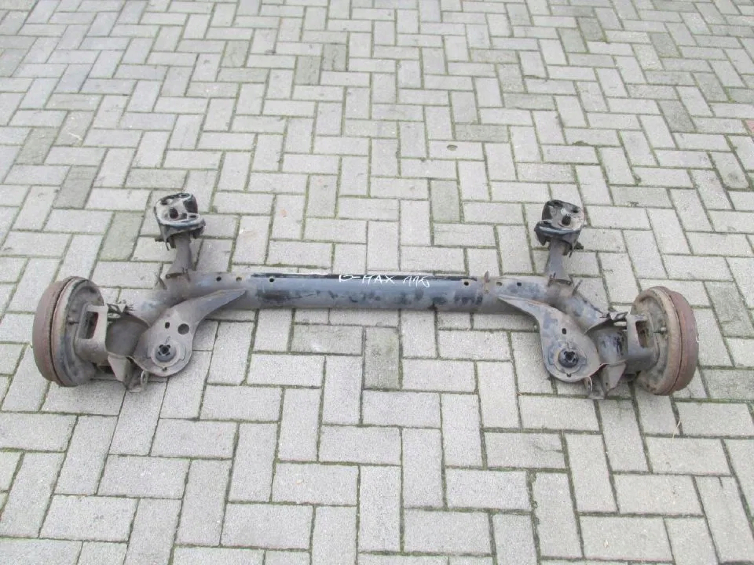 BELKA ZAWIESZENIA TYŁ OŚ B-MAX 2013 ROK