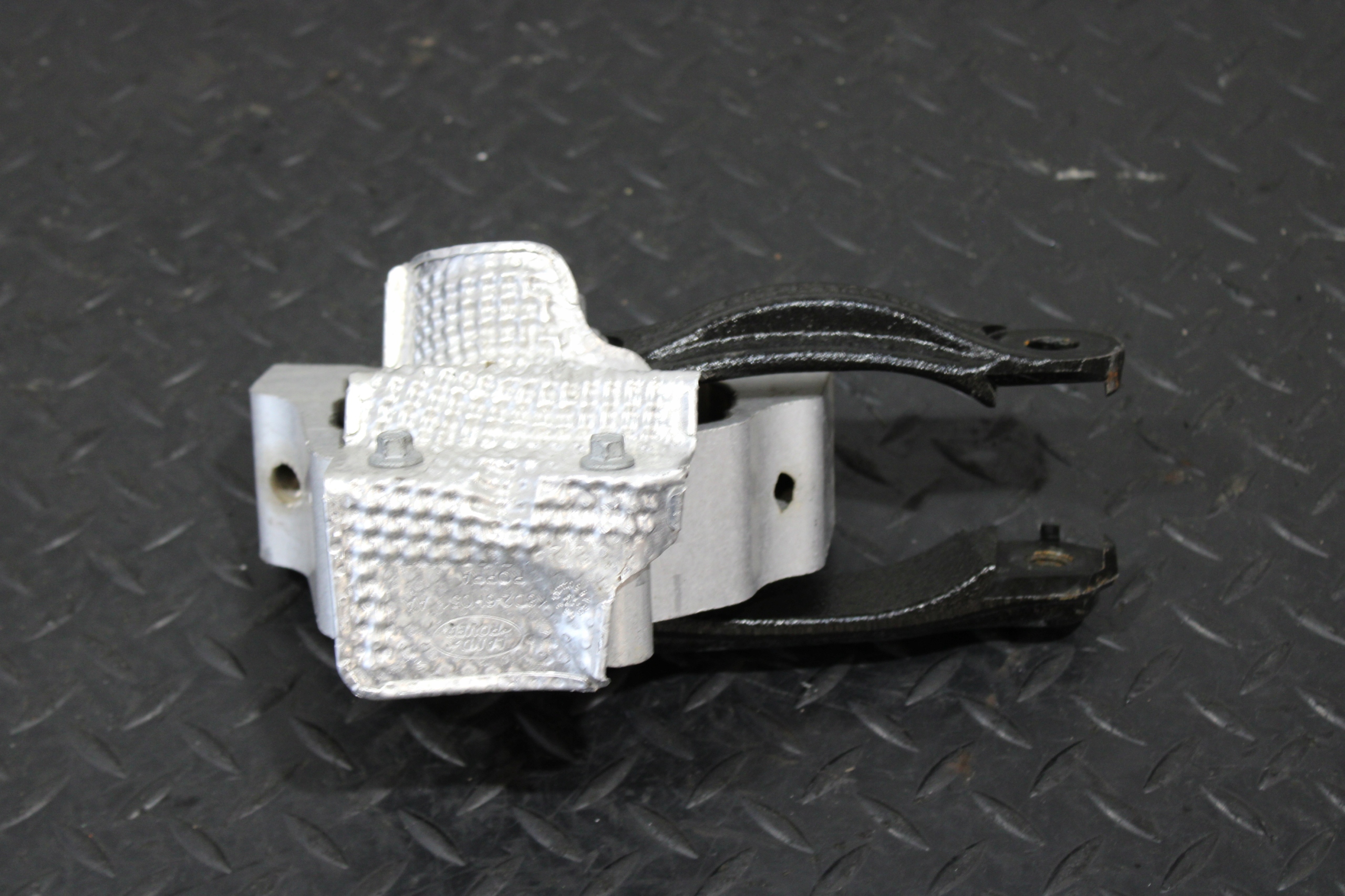 holder engine mount LAND ROVER EVOQUE II 2 L551 L8D2-6P082-BD
