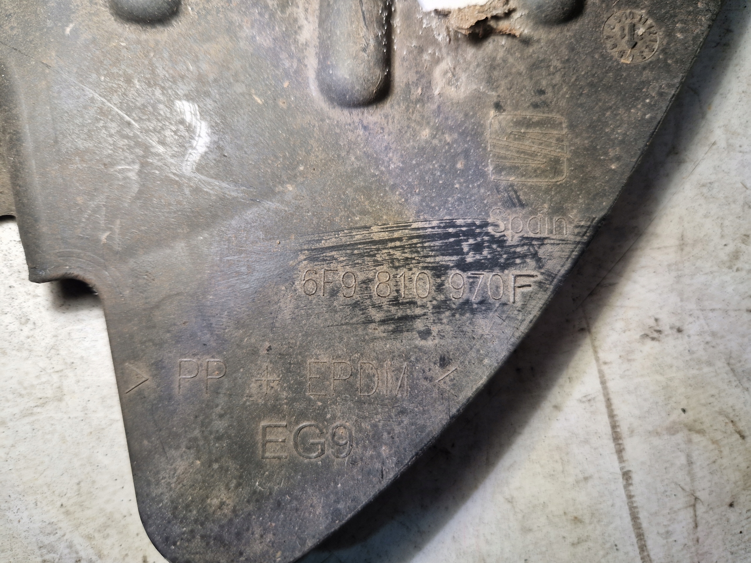 mudguard right right rear part SEAT ARONA LIFT 6F9810970F