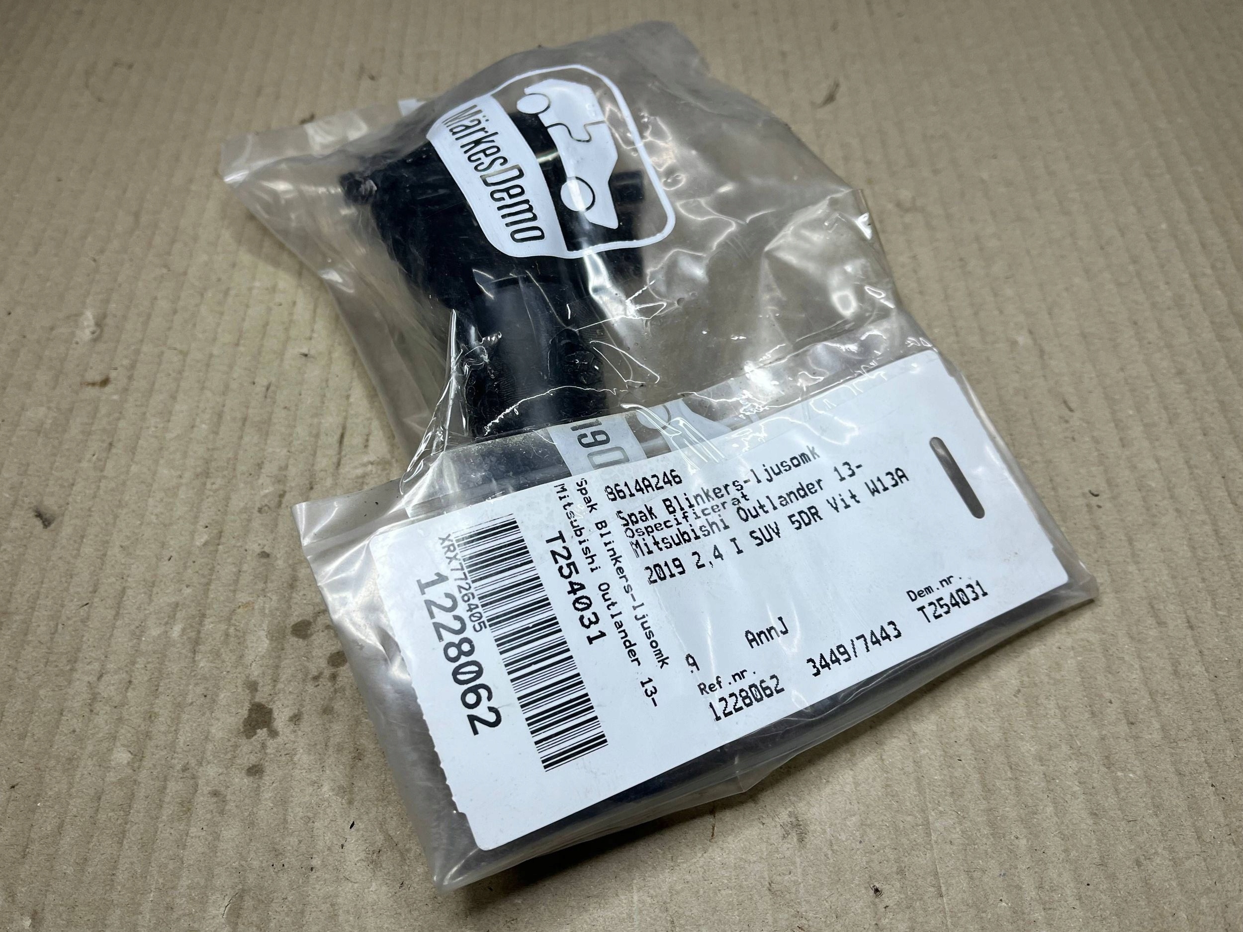 commandes indicateurs de direction Mitsubishi Outlander 8614A246
