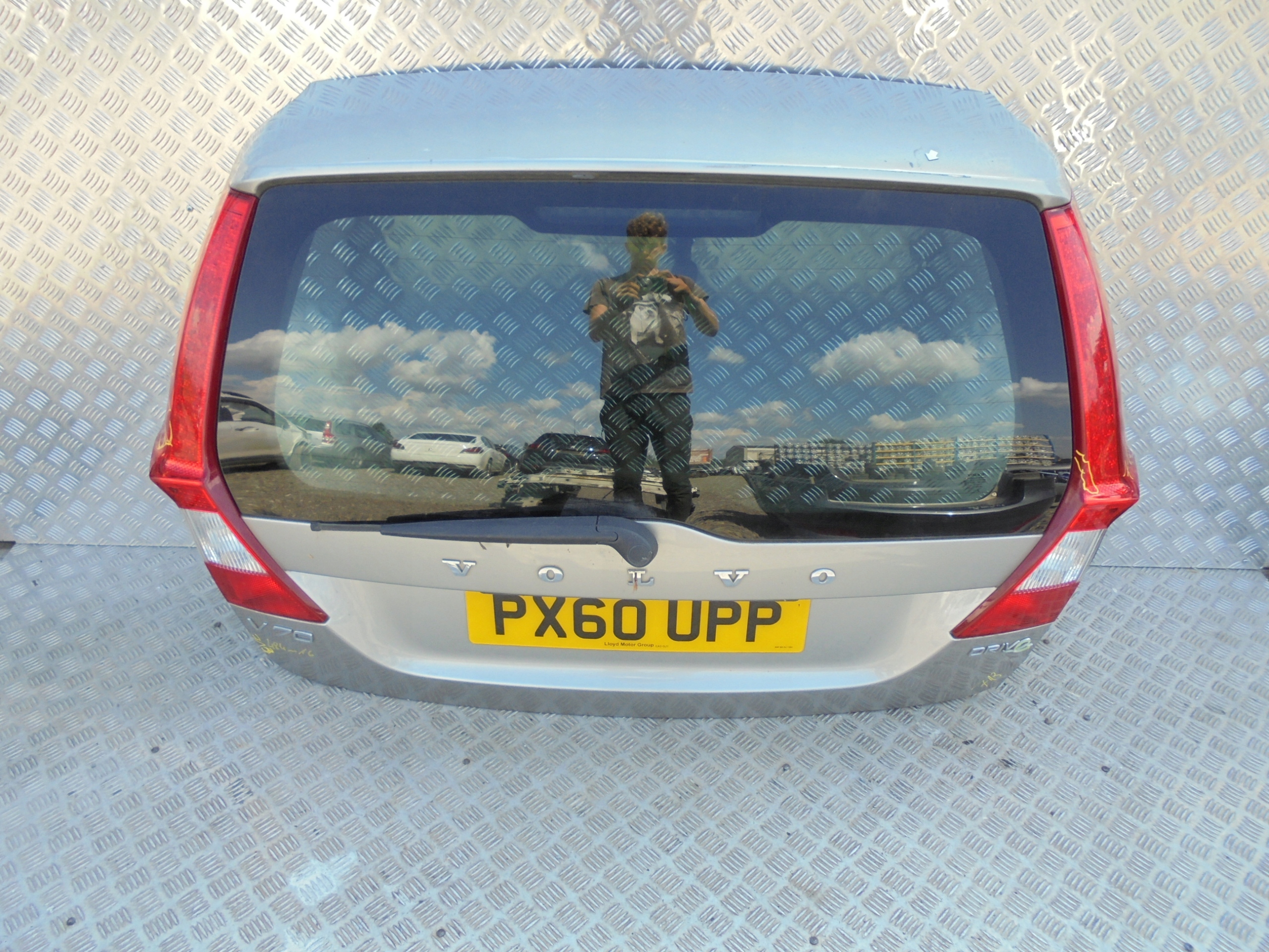 713. KLAPA BAGAŻNIKA ELEKTRYCZNA VOLVO V70 III 484-16 Producent części Volvo OE