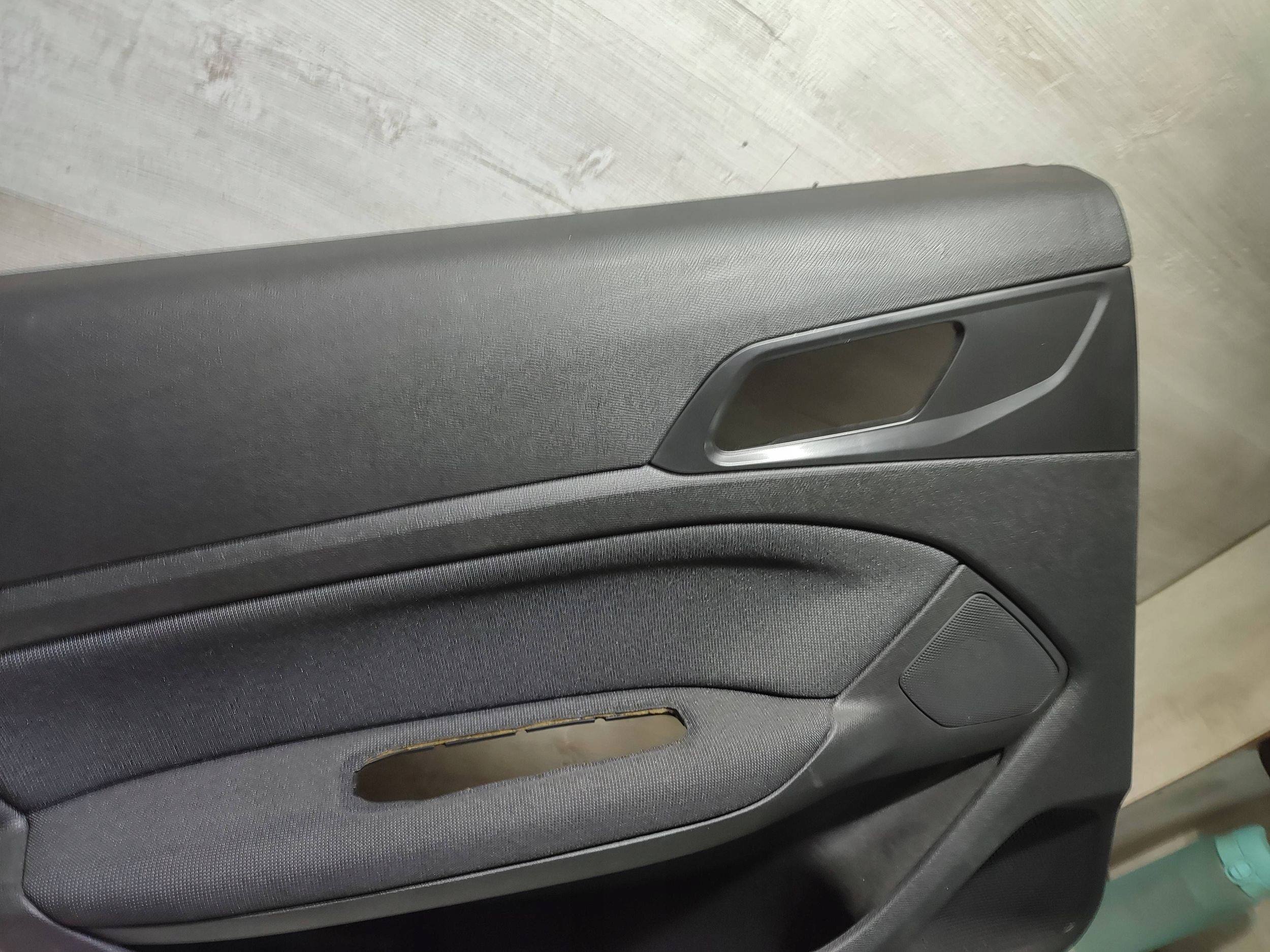 Peugeot 308 2019 rear part side left side / upholstery door tylnych