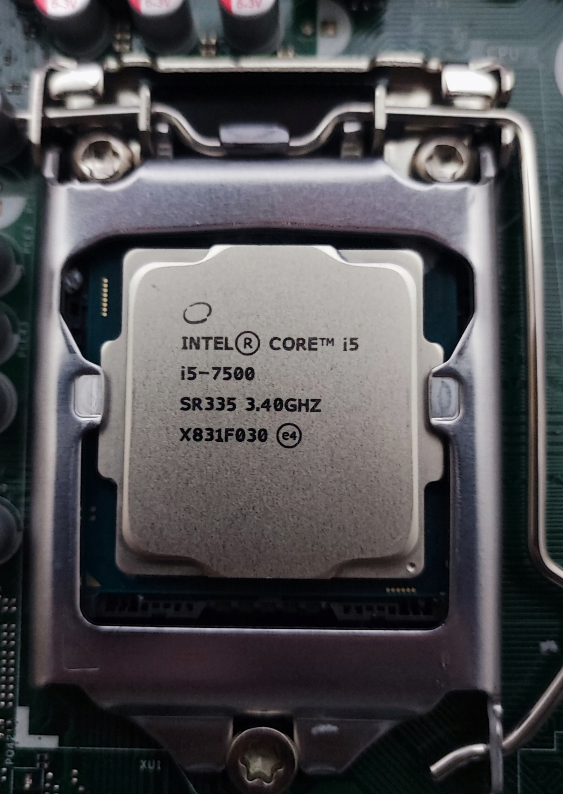 HP ProDesk 600 G3 SFF i5-7500, bez RAM, bez dysku + Licencja Windows 10 Pro Typ pamięci RAM DDR4