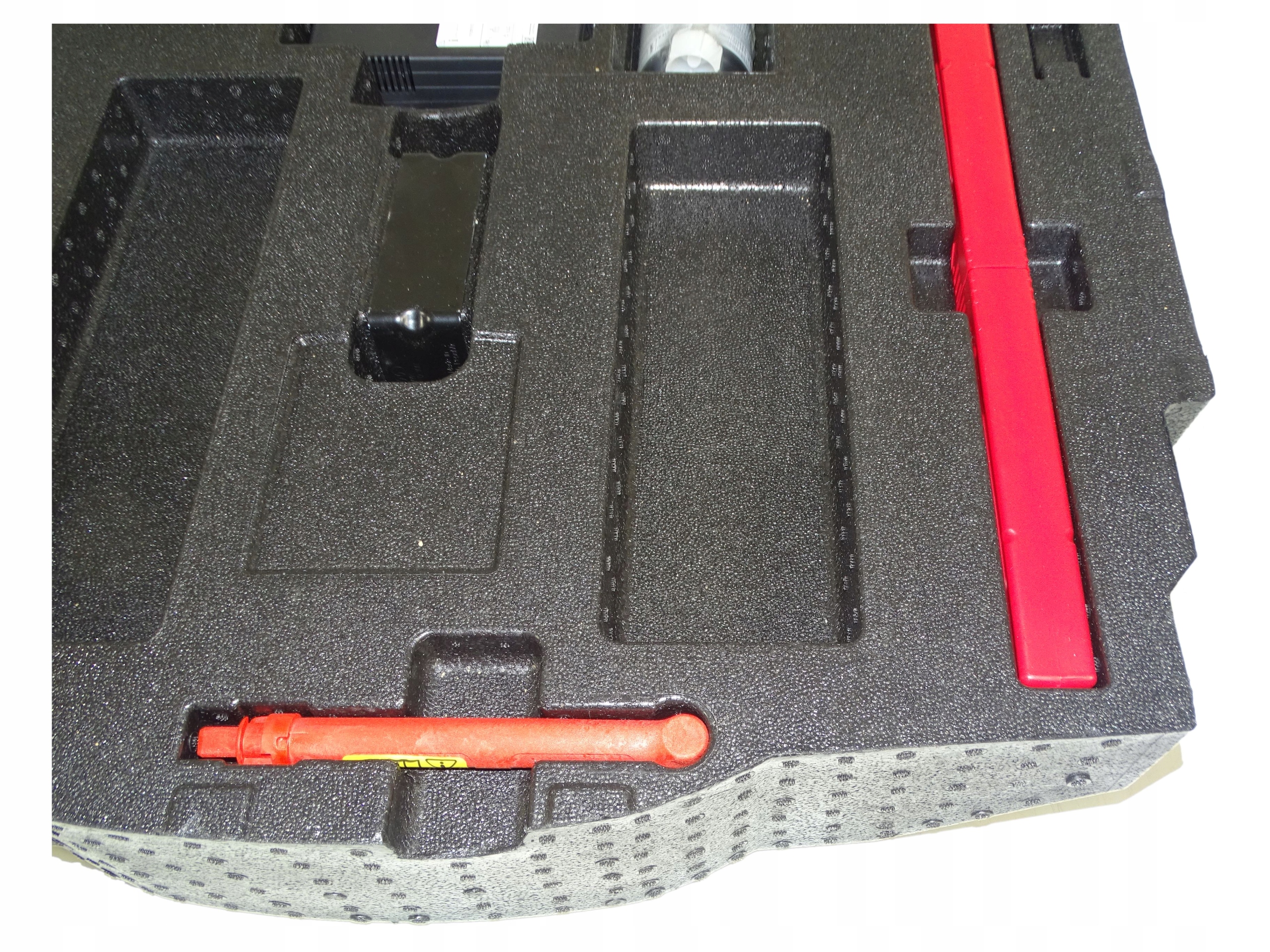 AUDI A5 8W CABRIO WYPOSAŻENIE BAGAŻNIKA 8W7863091F Typ samochodu Samochody osobowe