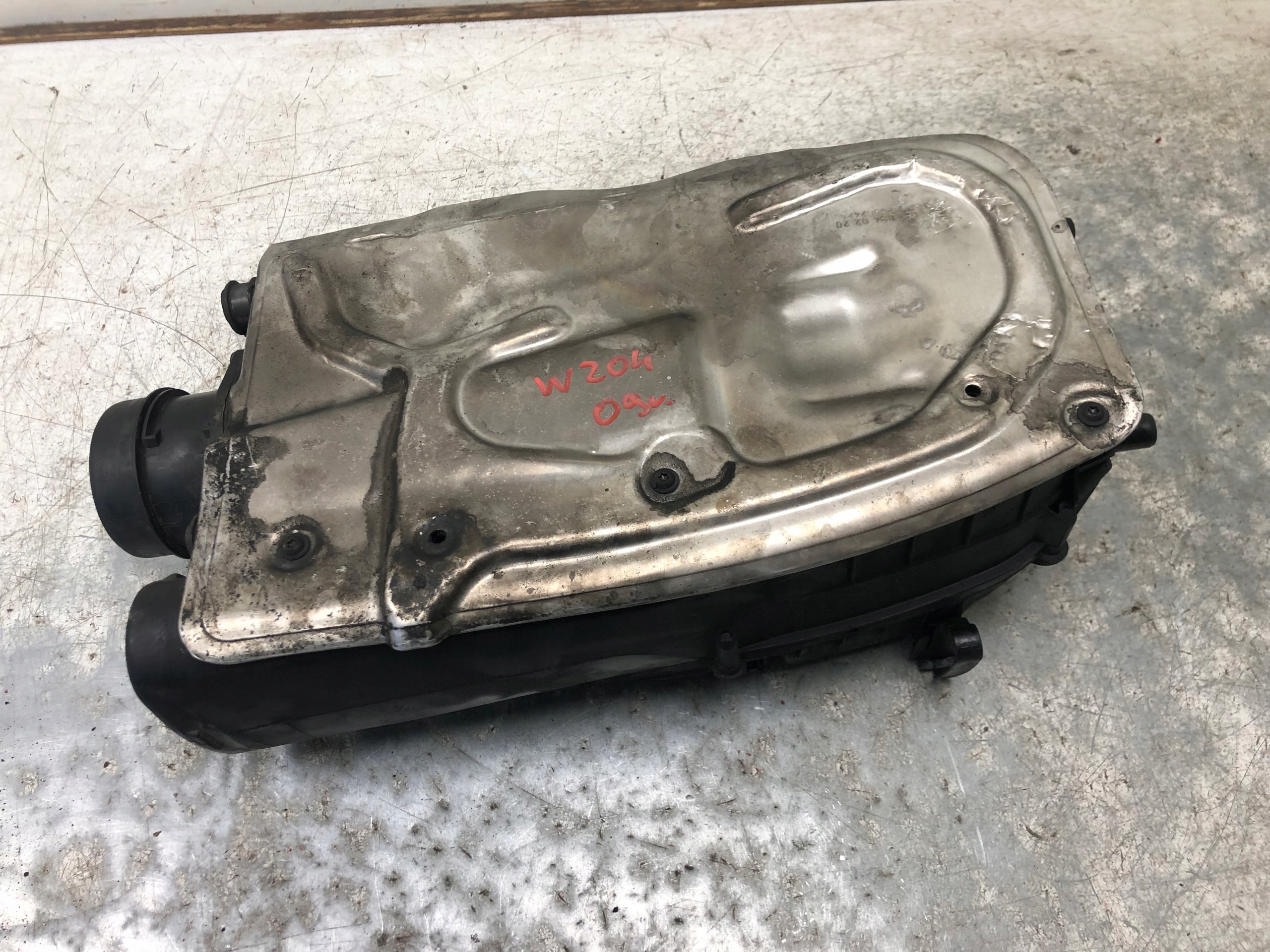 air filter housing MERCEDES W204 A6510901101