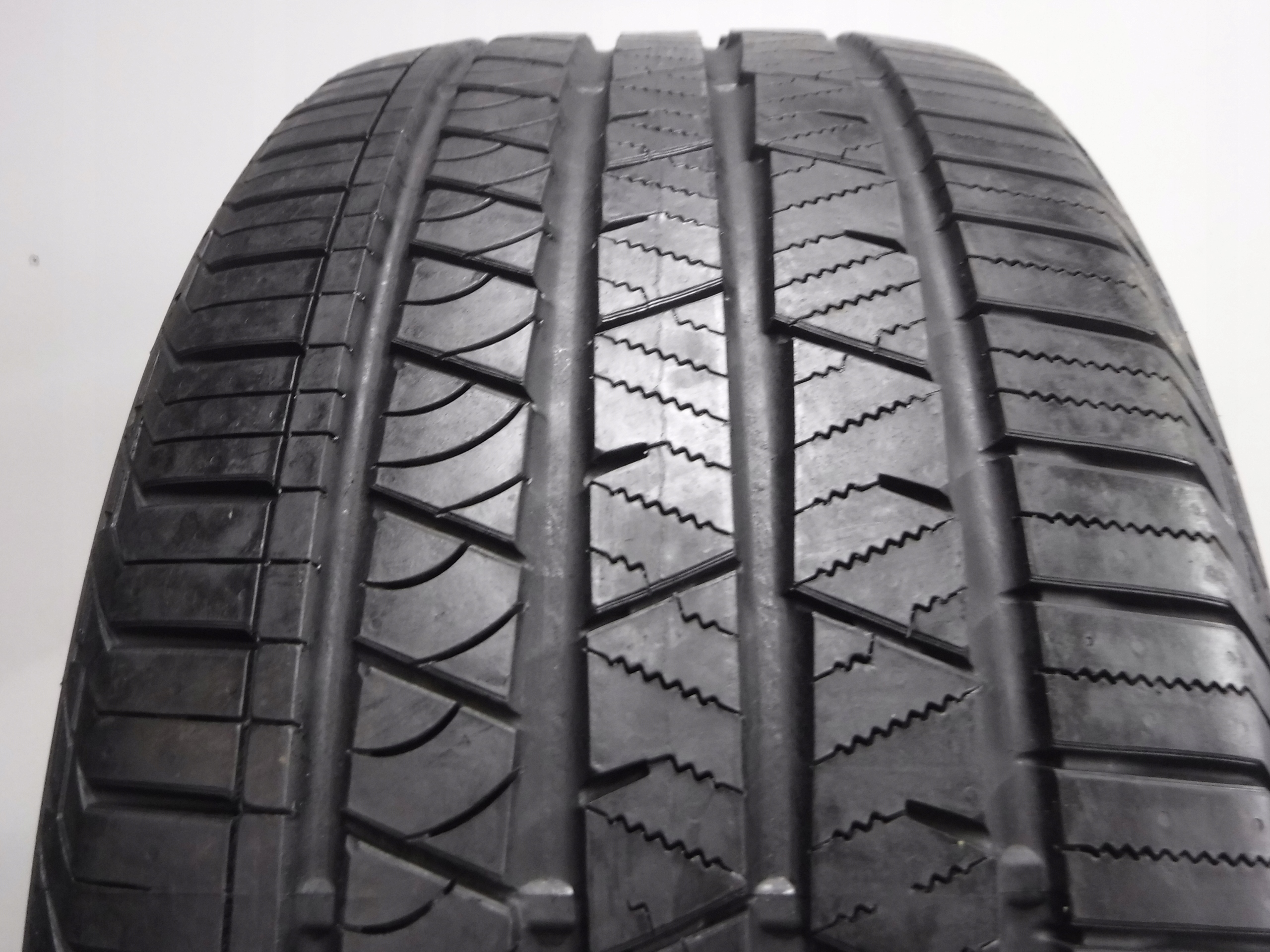 OPONY CAŁOROCZNE CONTINENTAL CROSS SPORT 275/40/22 Średnica 22