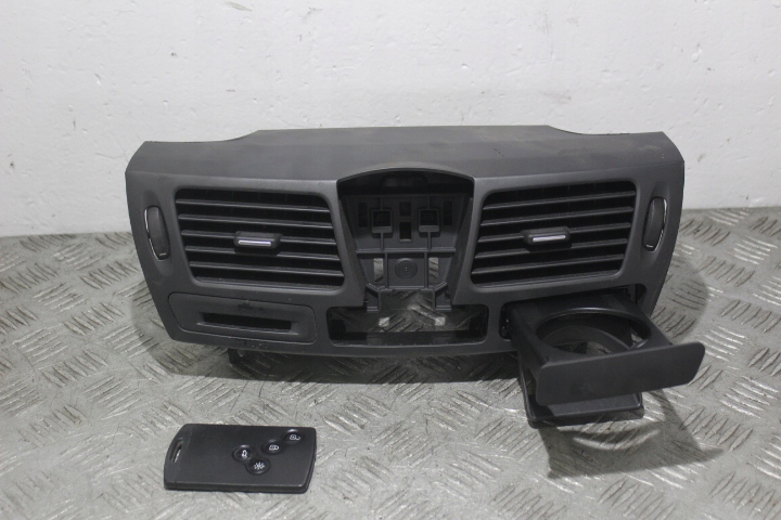 ВЕНТИЛЯЦИОННАЯ РЕШЕТКА СЧИТЫВАТЕЛЬ КАРТ RENAULT LAGUNA II