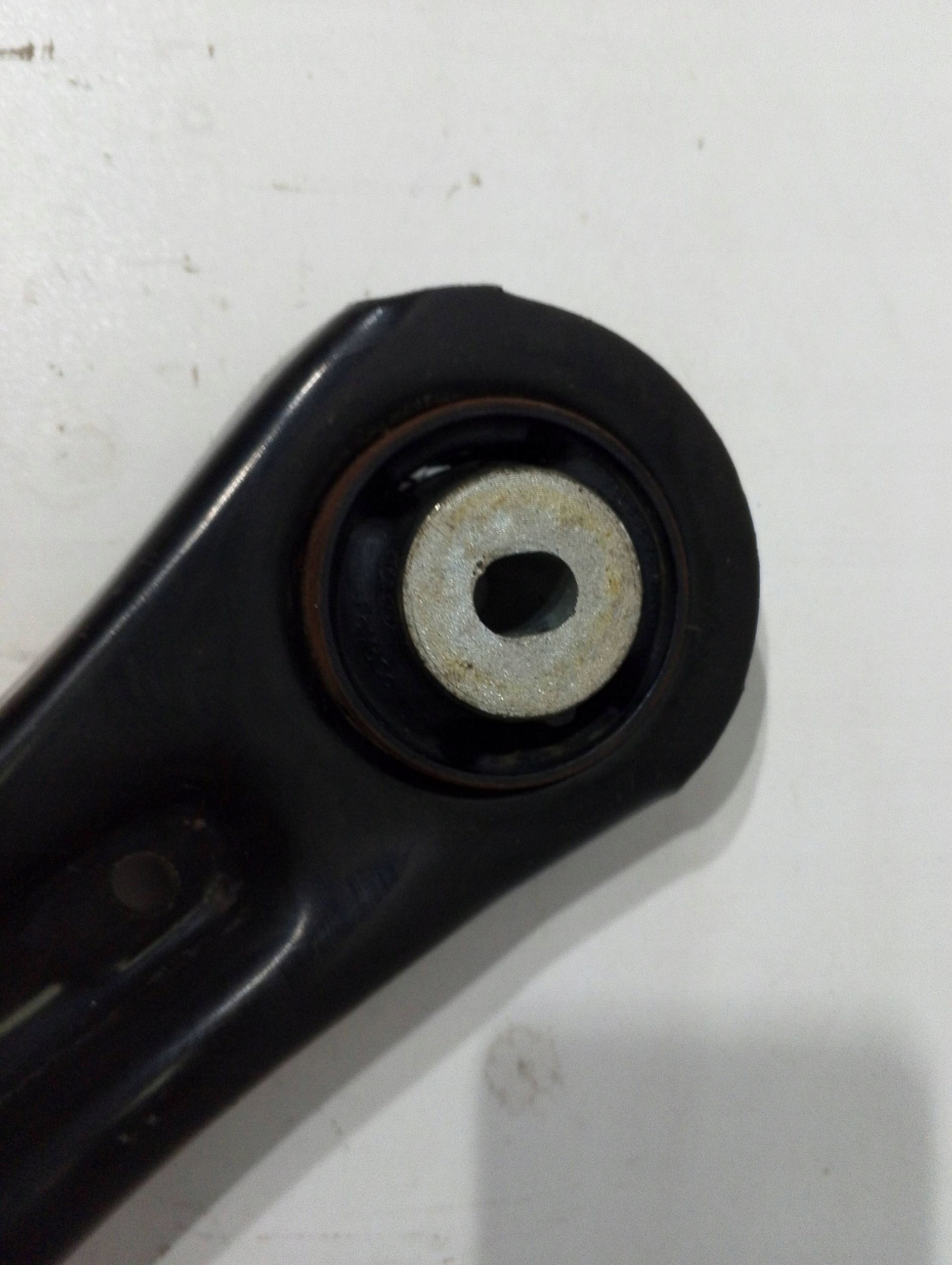 Ford Ecosport arm front left GN153051BA (Q372)