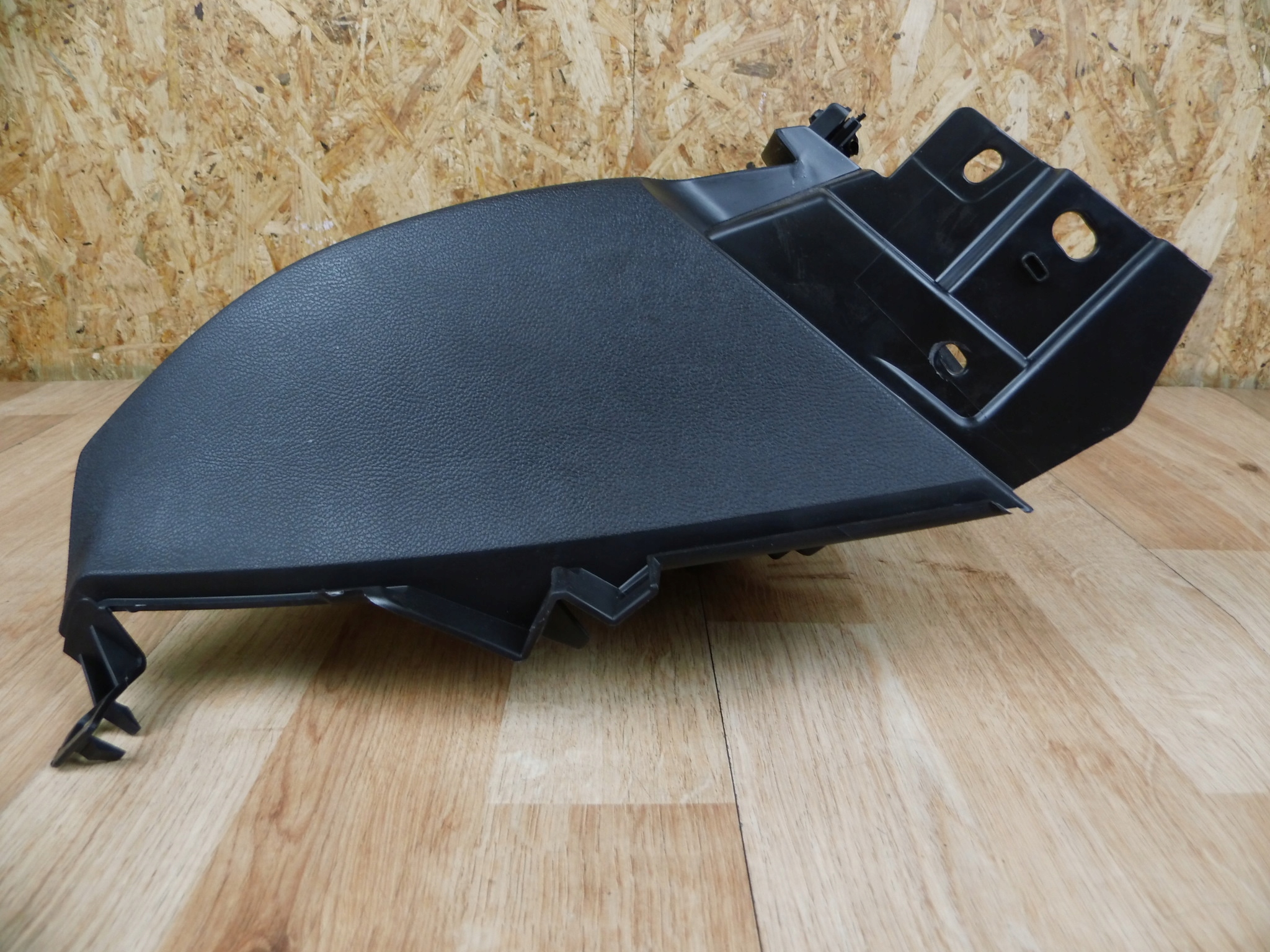 Mitsubishi ASX plato cover panelu of the dashboard frame panelu cap the centre