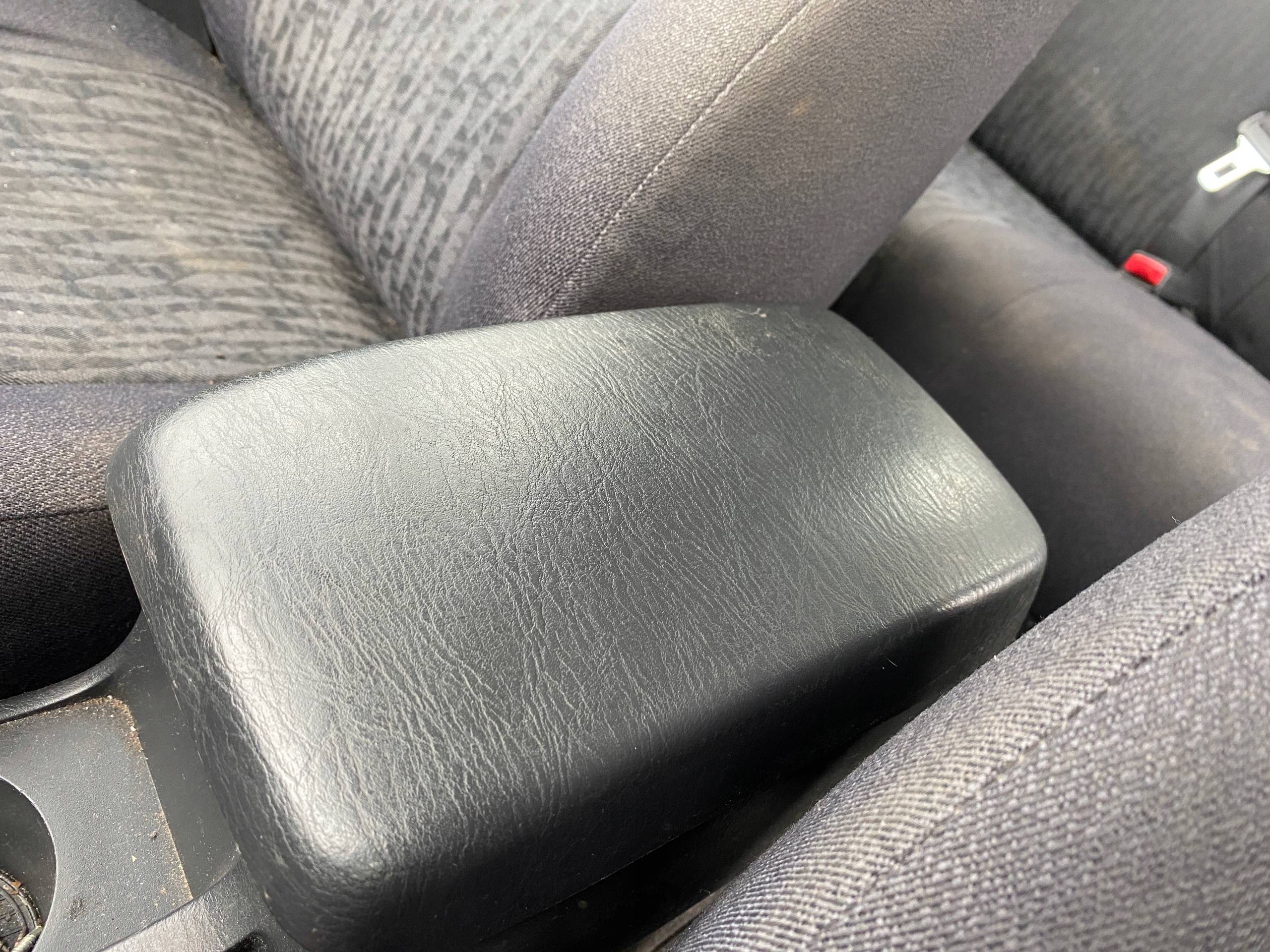 armrest TUNEL central Toyota Corolla E12 01-07