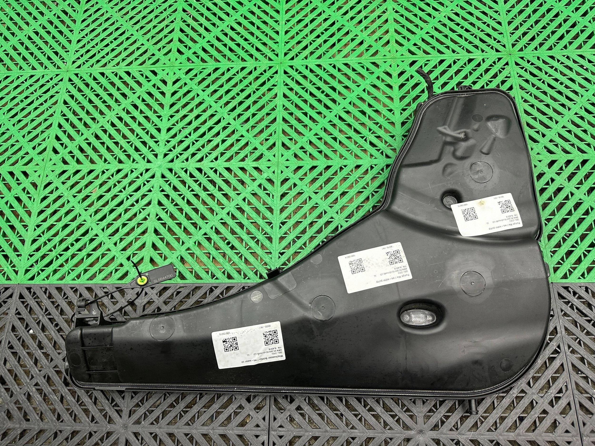 washer fluid tank BMW X5 G05 7499828
