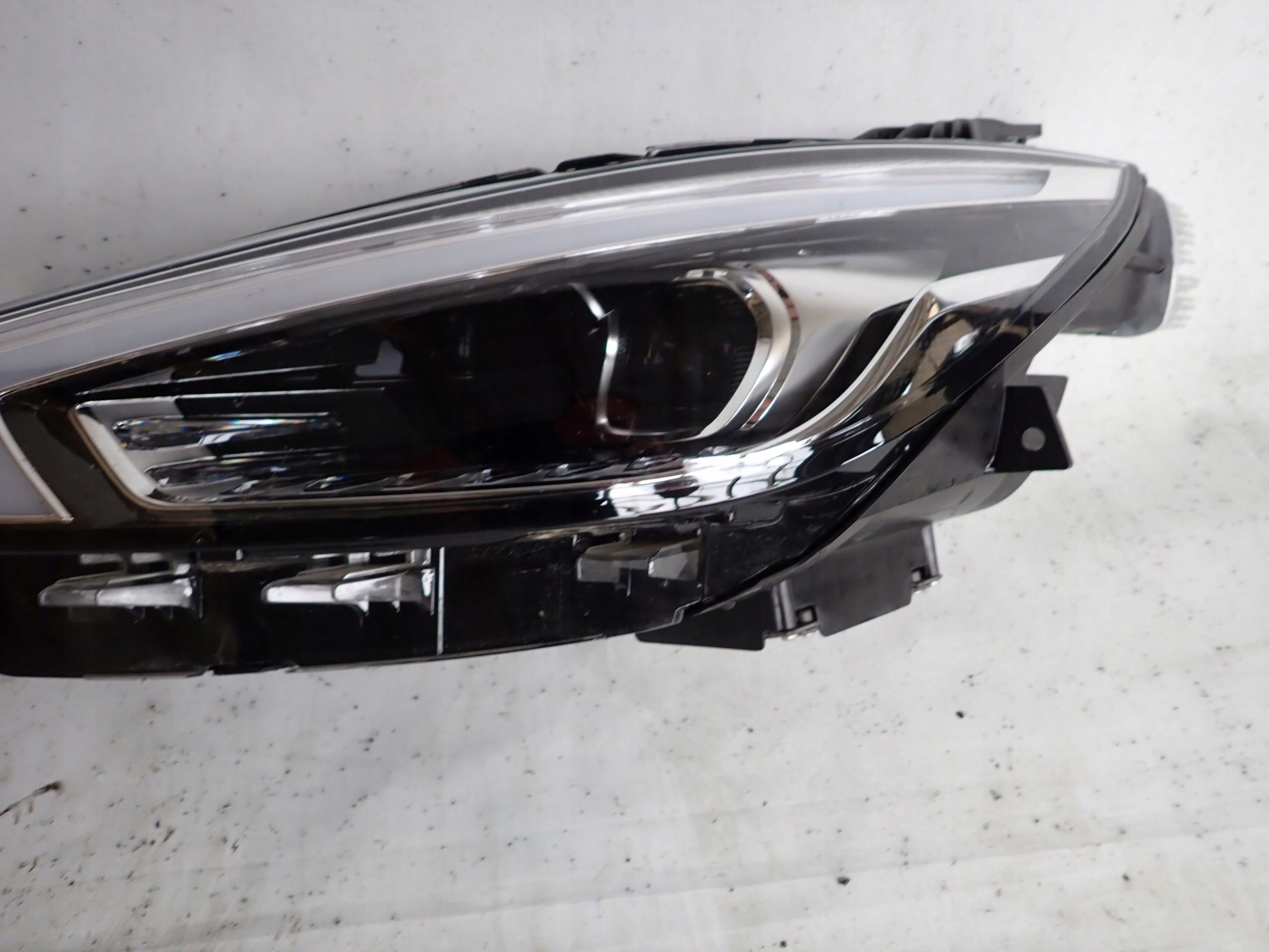 MG ZS LIFT 19- light left front front FULL LED 11275385