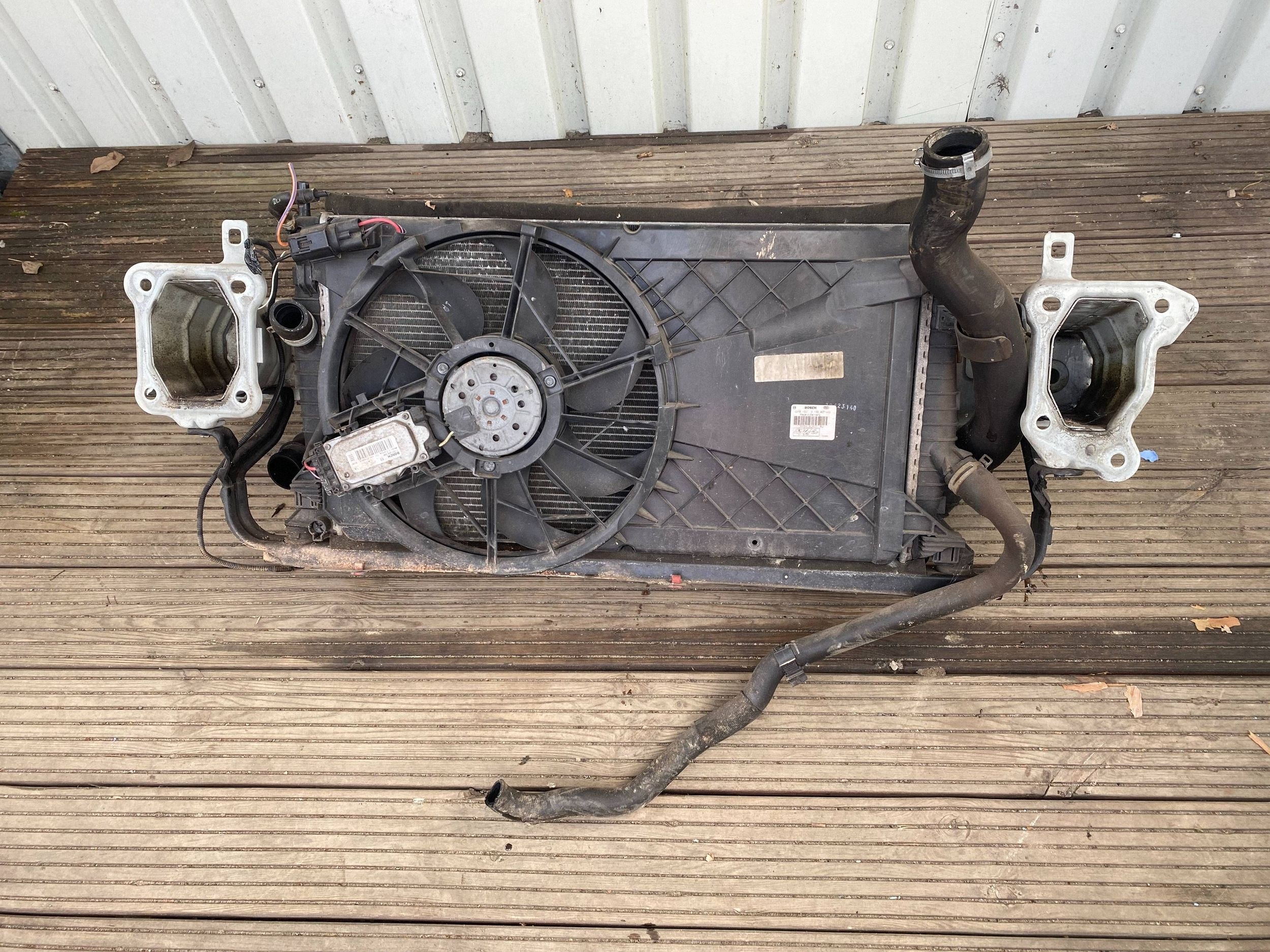 VOLVO C30 LIFT 1.6D complete support panel for radiators radiator sider
