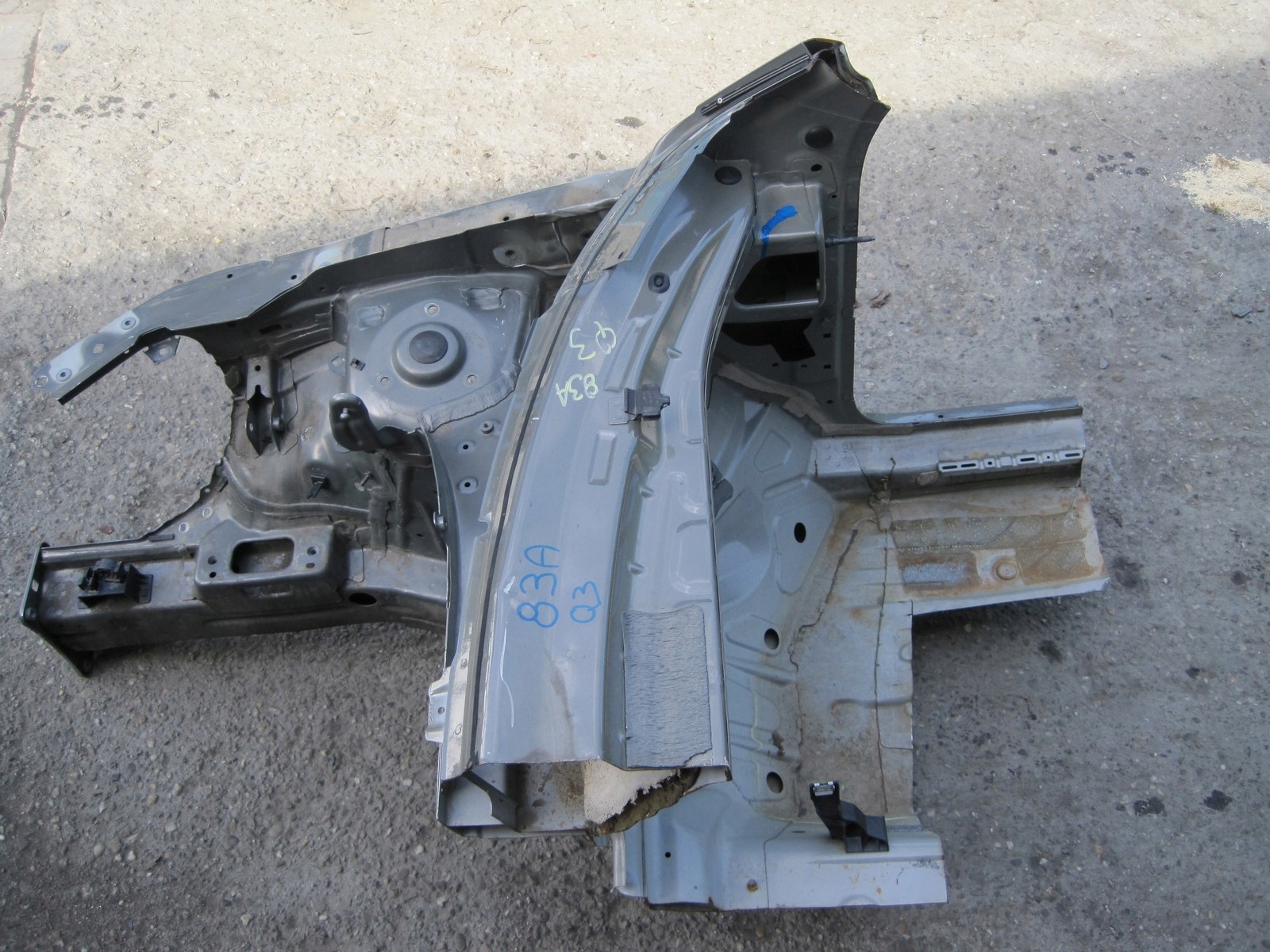 quarter right AUDI Q3 83A