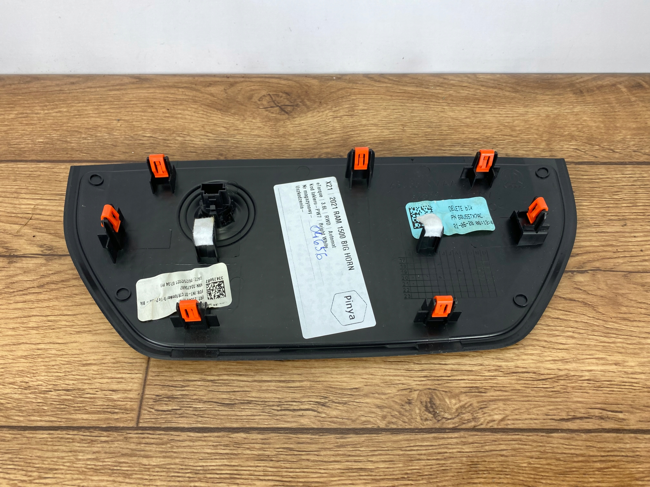 spoiler of the speaker of the dashboard sensor Dodge Ram 1500 2019+