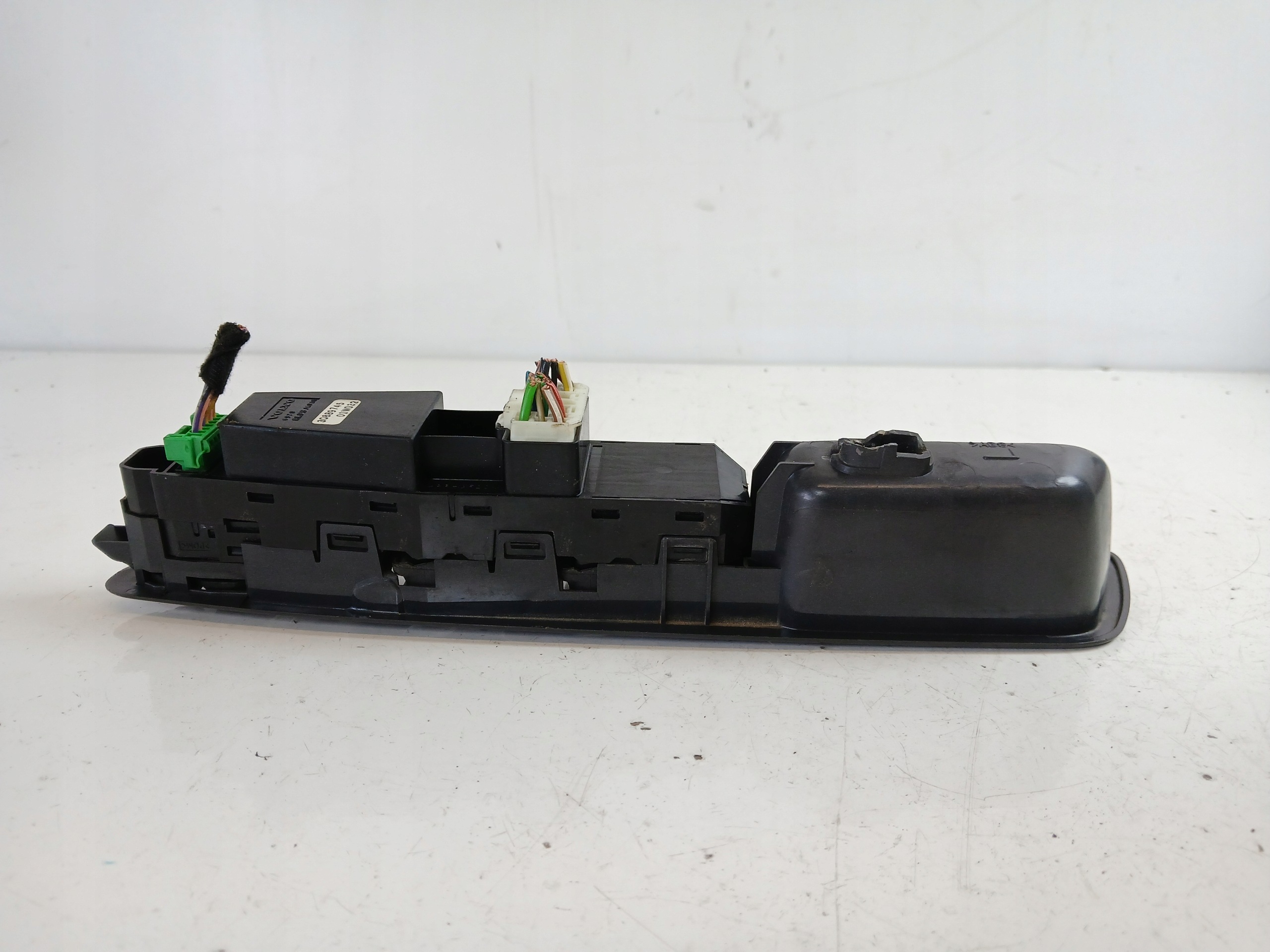 VOLVO V40 S40 a PANEL okna levý předek 30889745