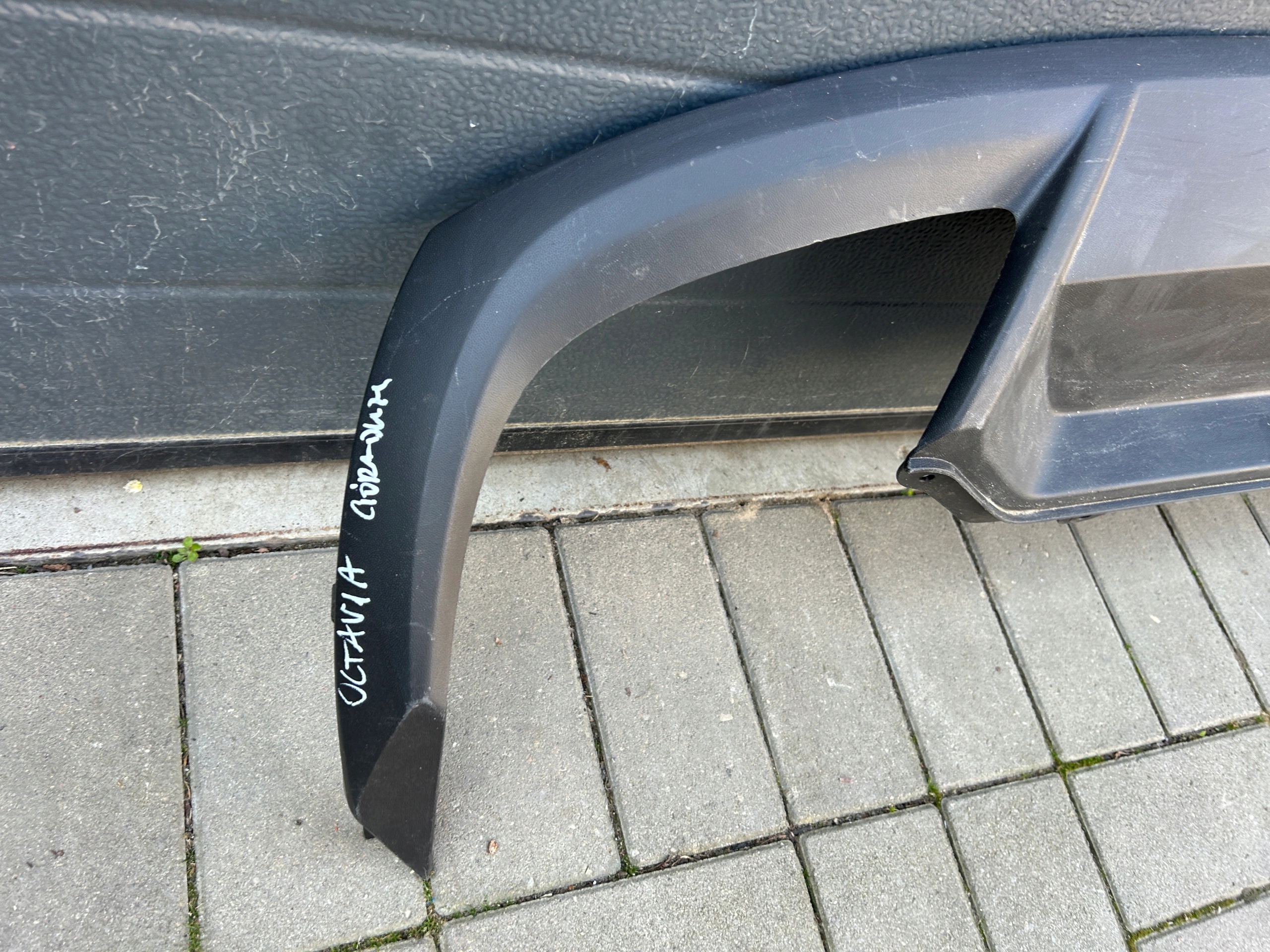 SKODA OCTAVIA III SPOILER der Stoßstange heck 5E5807521M
