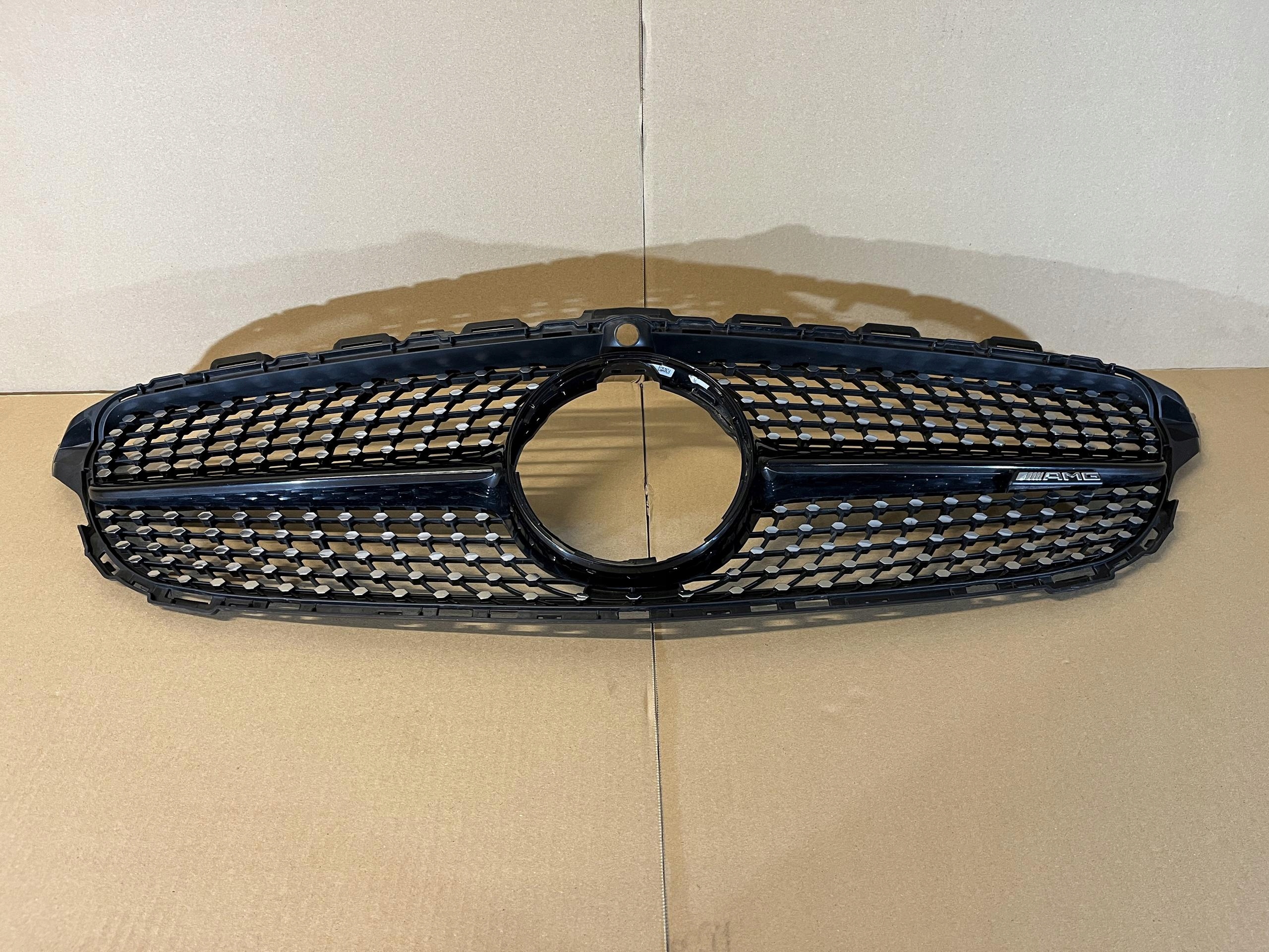 MERCEDES C KLASA W205 AMG GRILL ATRAPA DIAMOND Typ samochodu 4x4/SUV Samochody osobowe