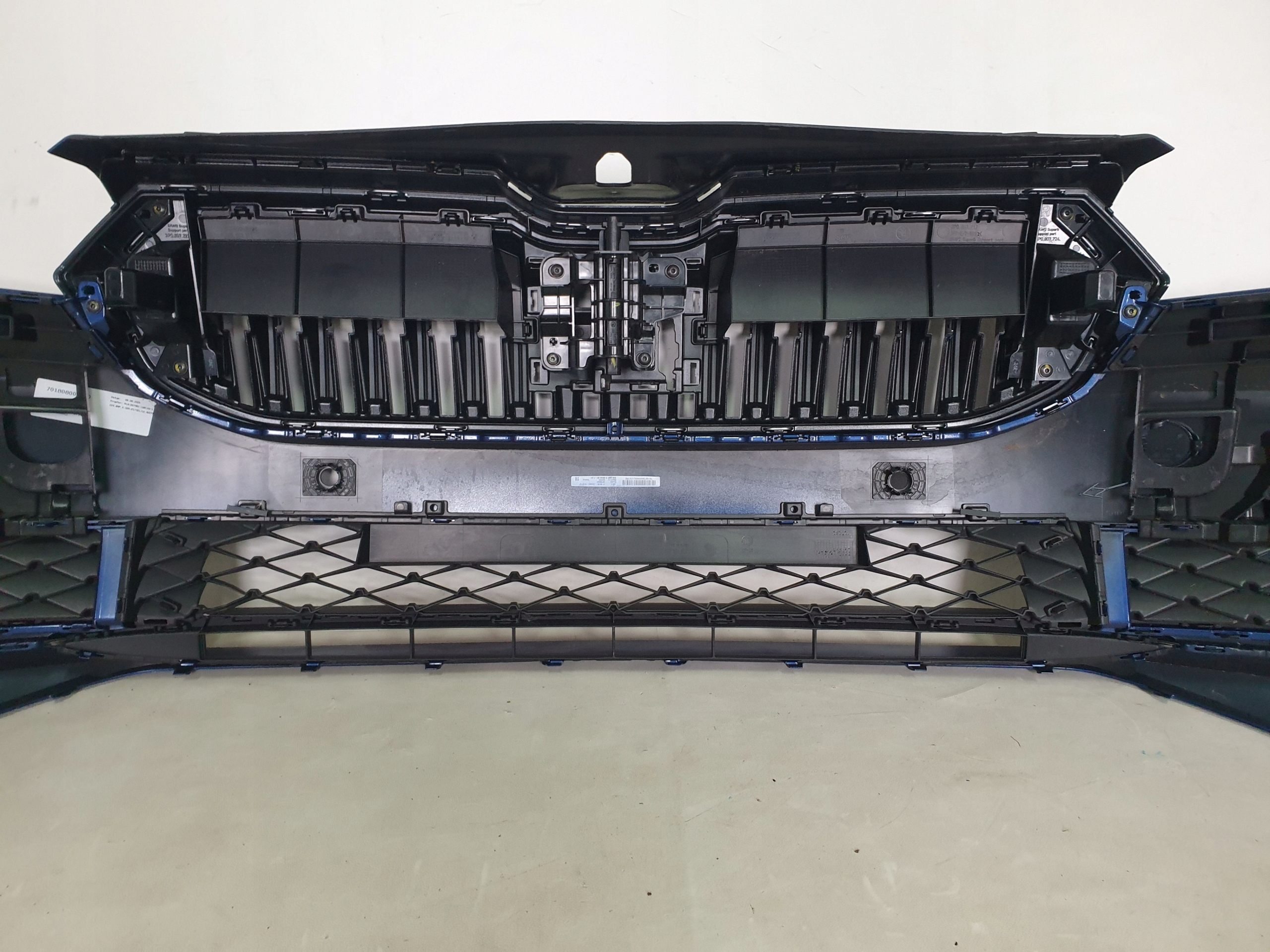 SKODA SUPERB IV 3P0 23-> bumper front front 6 x PDC cover 3P0807221