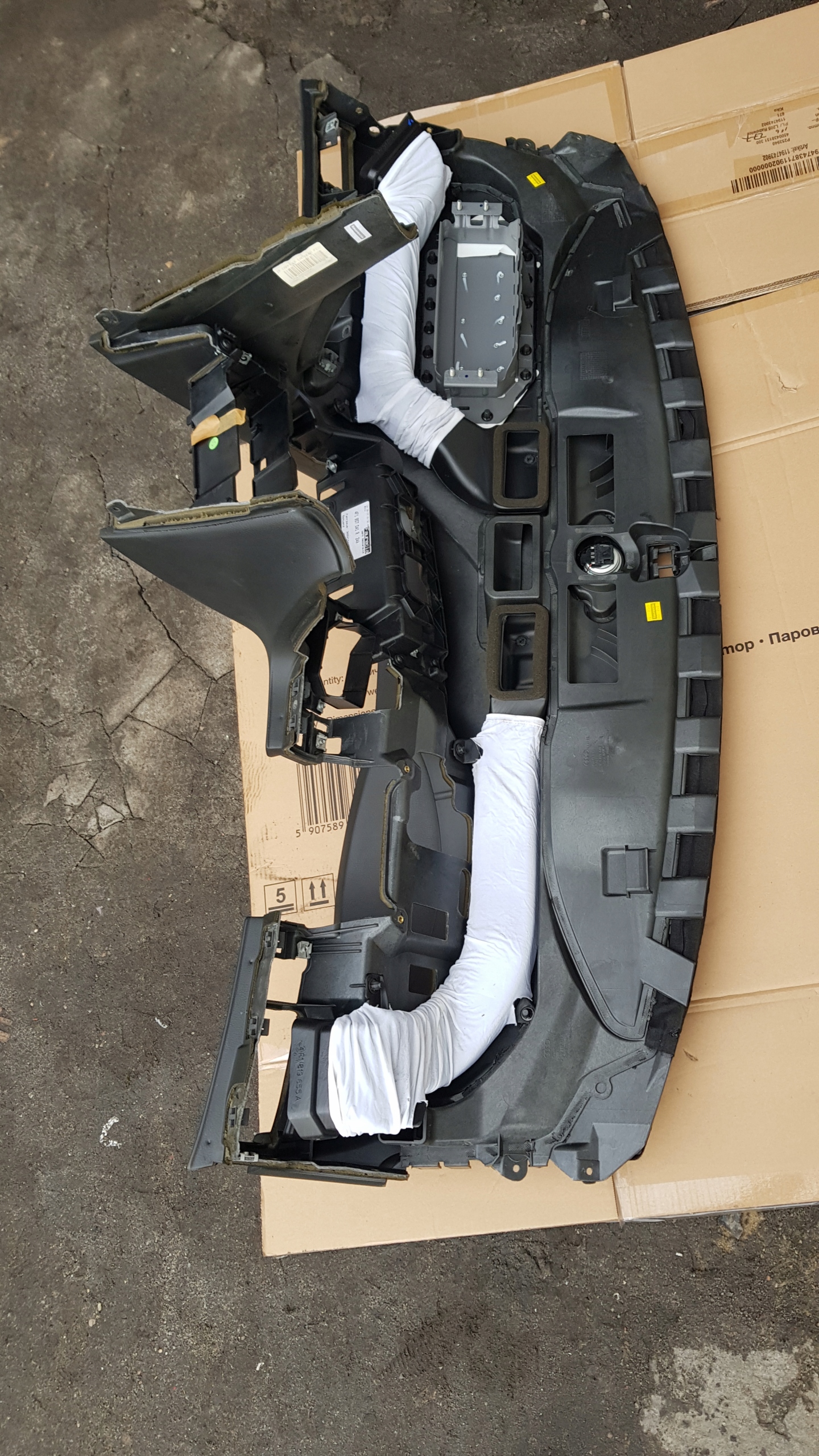 AUDI A6 C6 kokpit armatura EU