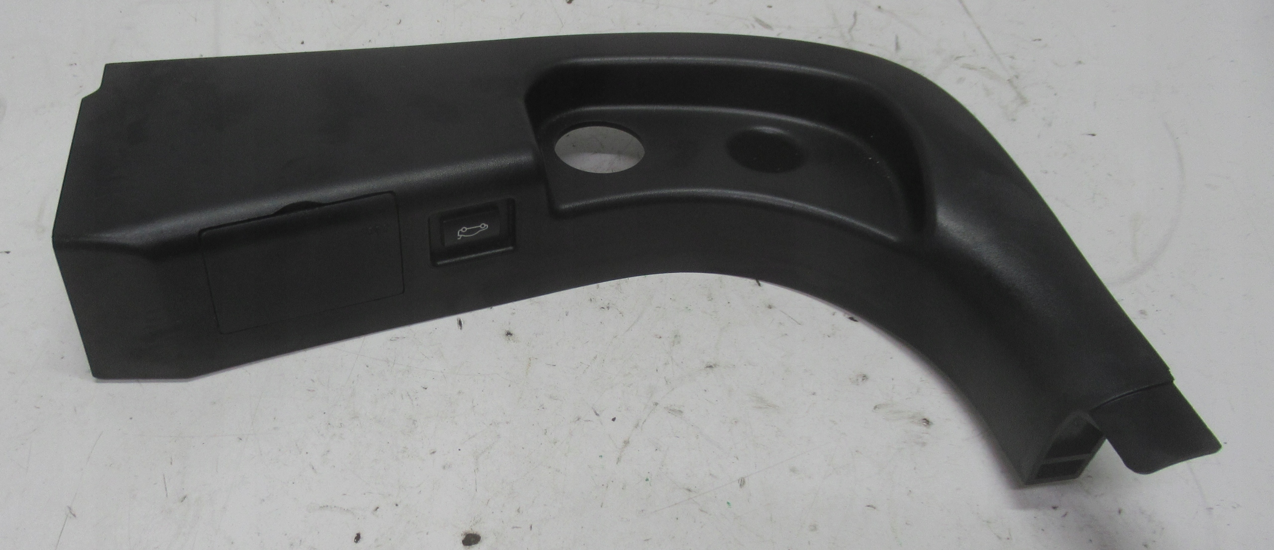 BMW E60 kryt SLUPKA PRAHU levý předek 7025029