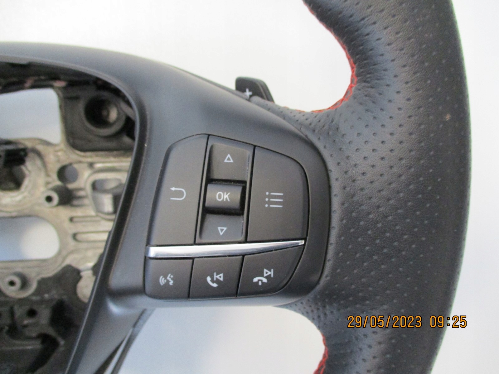 volant FORD FOCUS MK4 ST-LINE s řazením