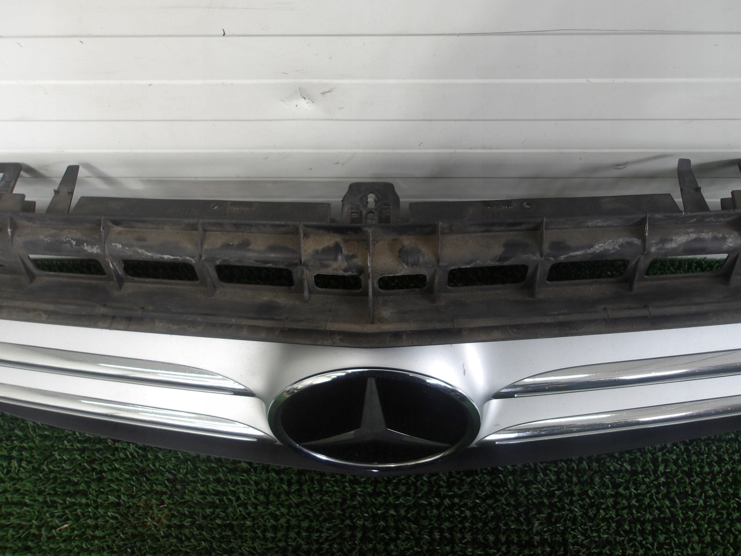 MERCEDES E-KLASA W213 18-22 grill grille front front below DISTRONIC OE