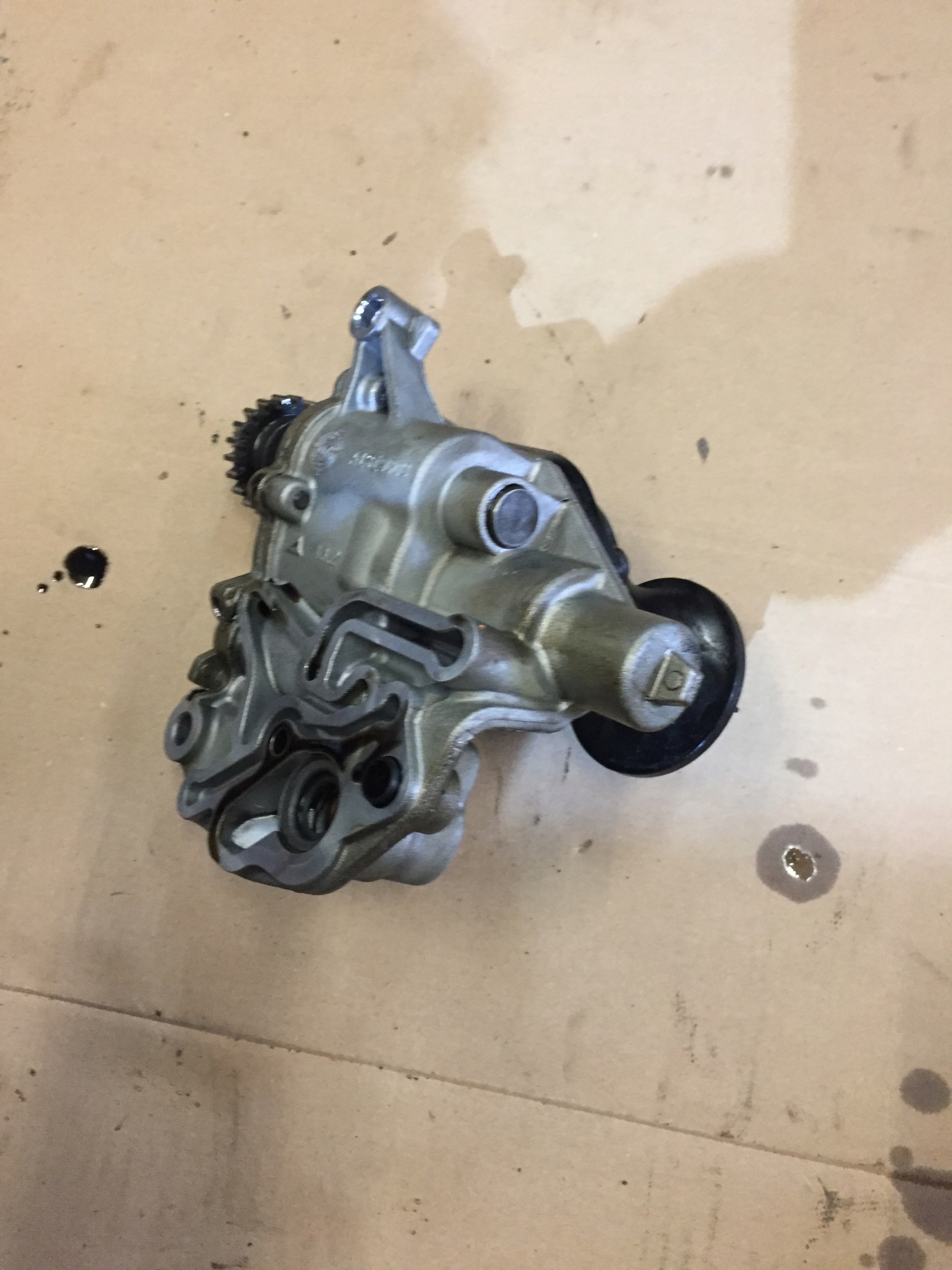 AUDI A4 B8 2.0 TFSI Ölpumpe CDNC 06H115105AF