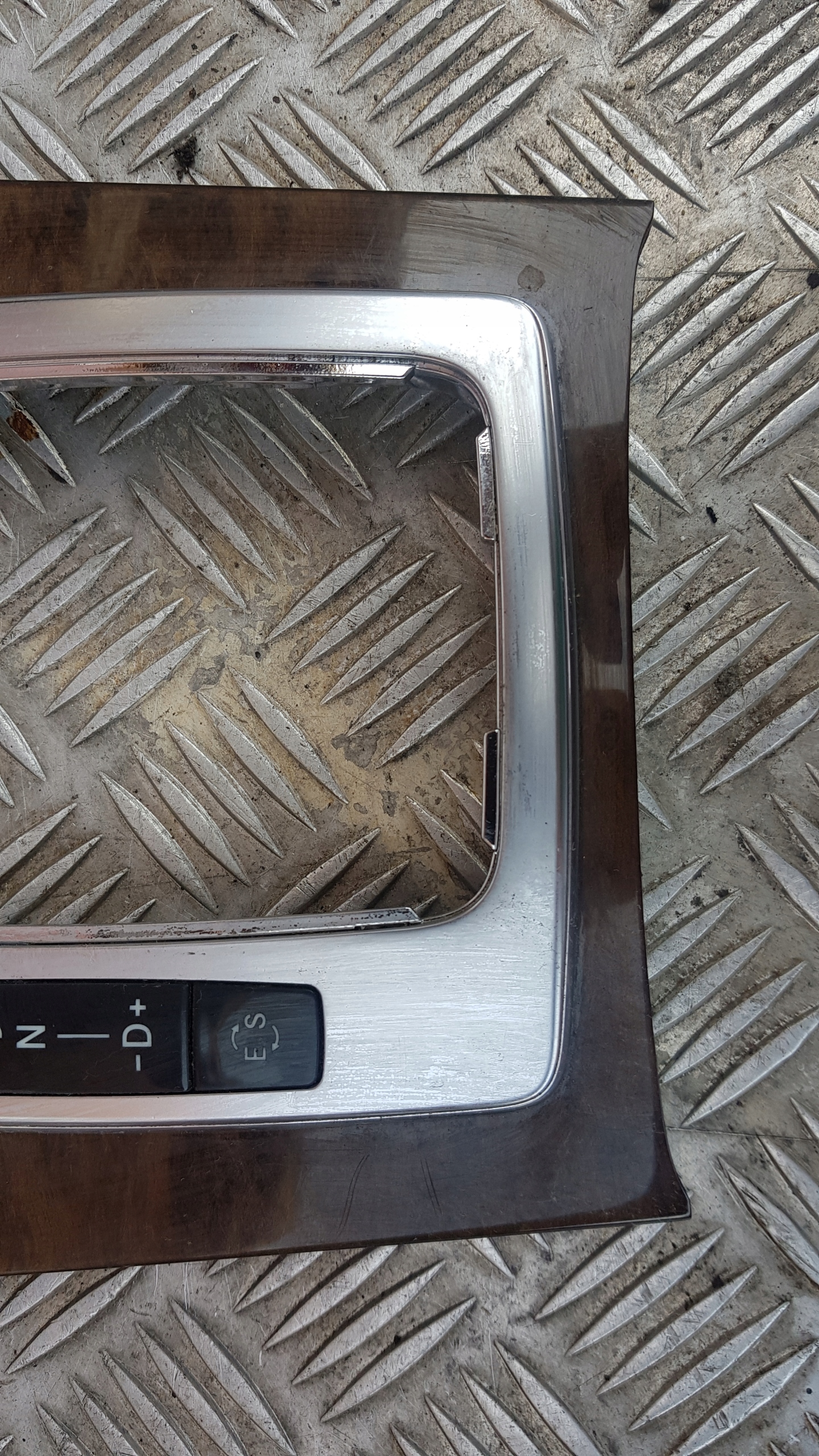 MERCEDES W212 obal kulisy převodů RÁM PANEL DEKOR A2126801207