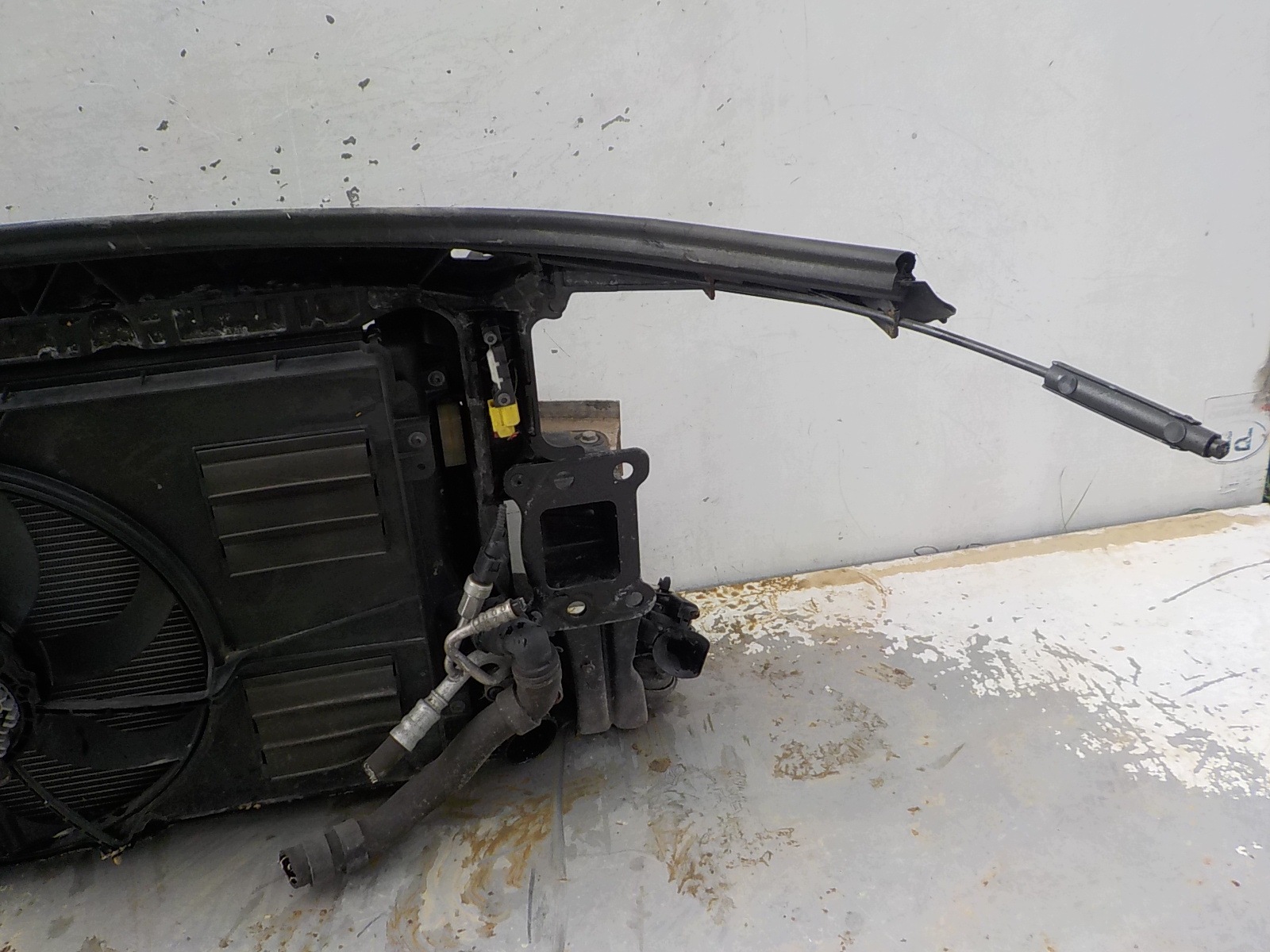 561 AUDI A3 II 8P 1.6 TDI support panel for radiators sider radiator