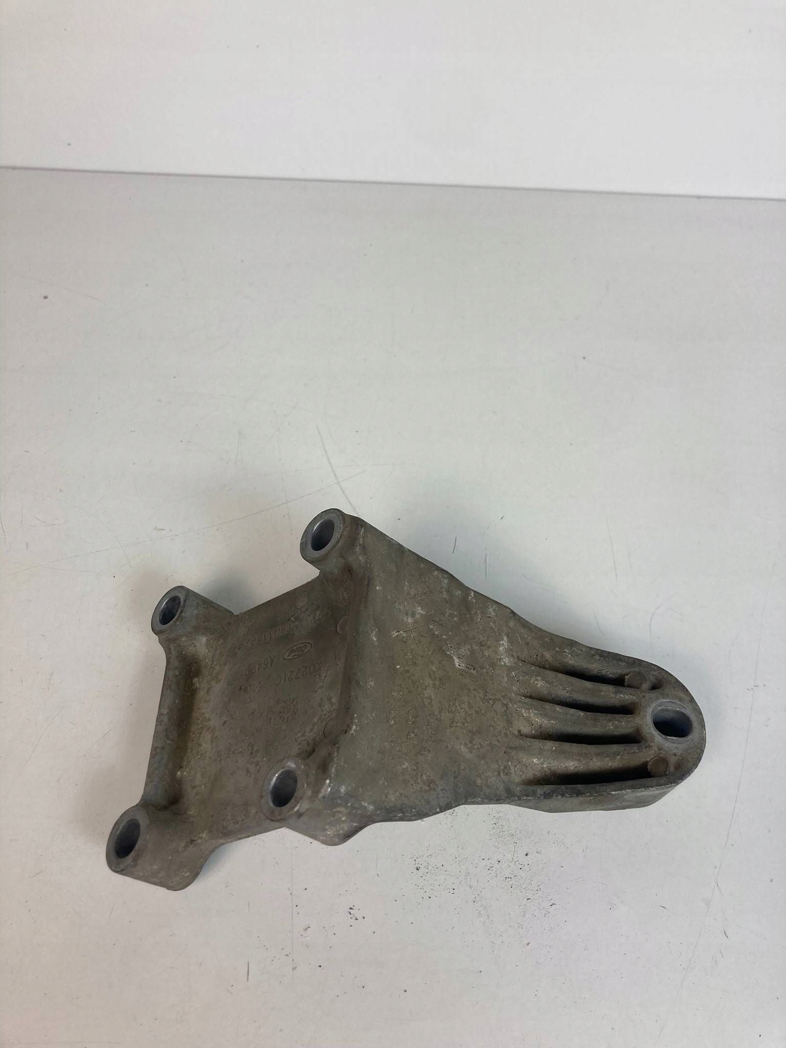 Ford Mustang V 4.6 V8 2010 supporto / staffa cambio ingranaggi 7R33-6B033-BA