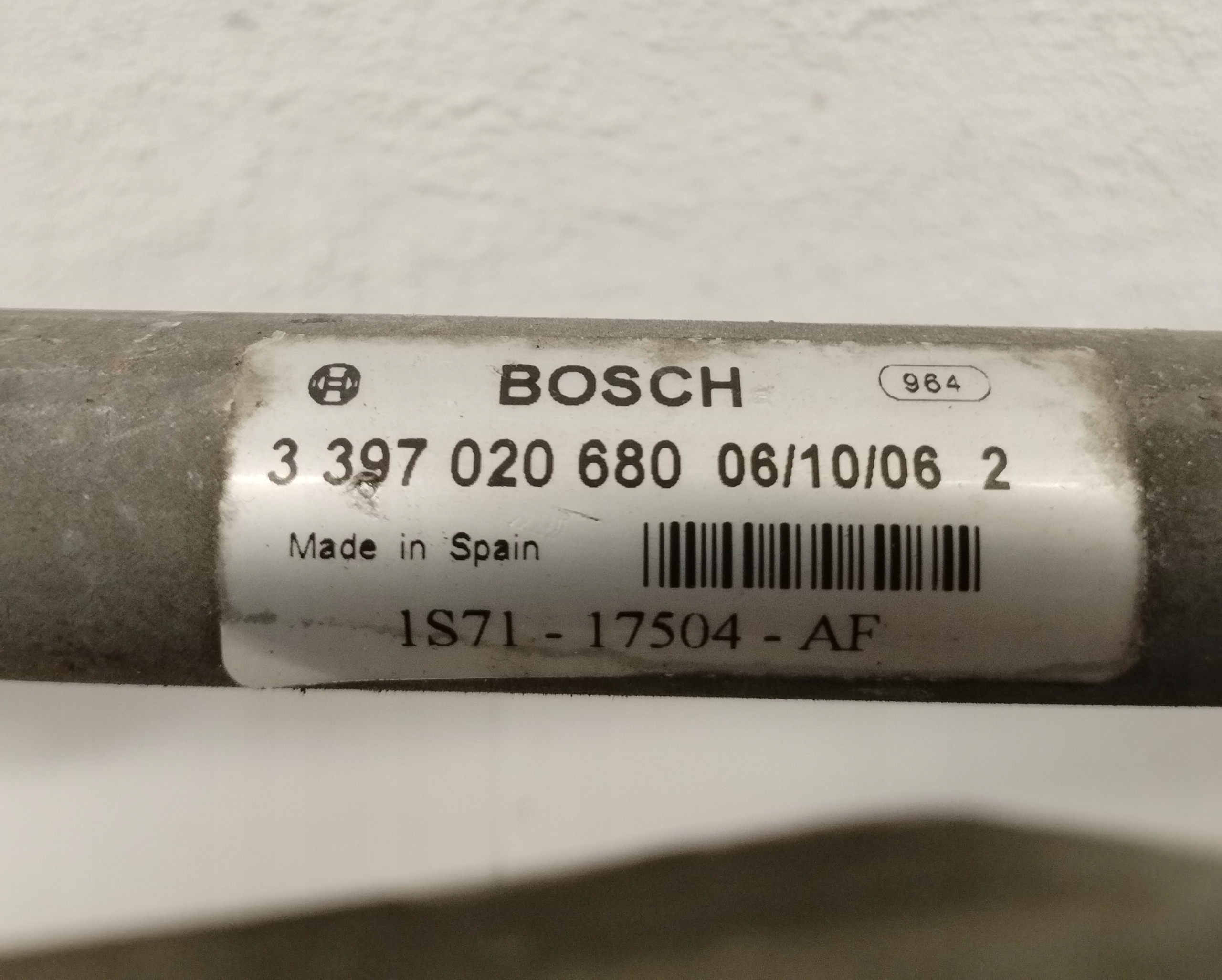 Wischergestänge przednich Ford 1S7117504AF