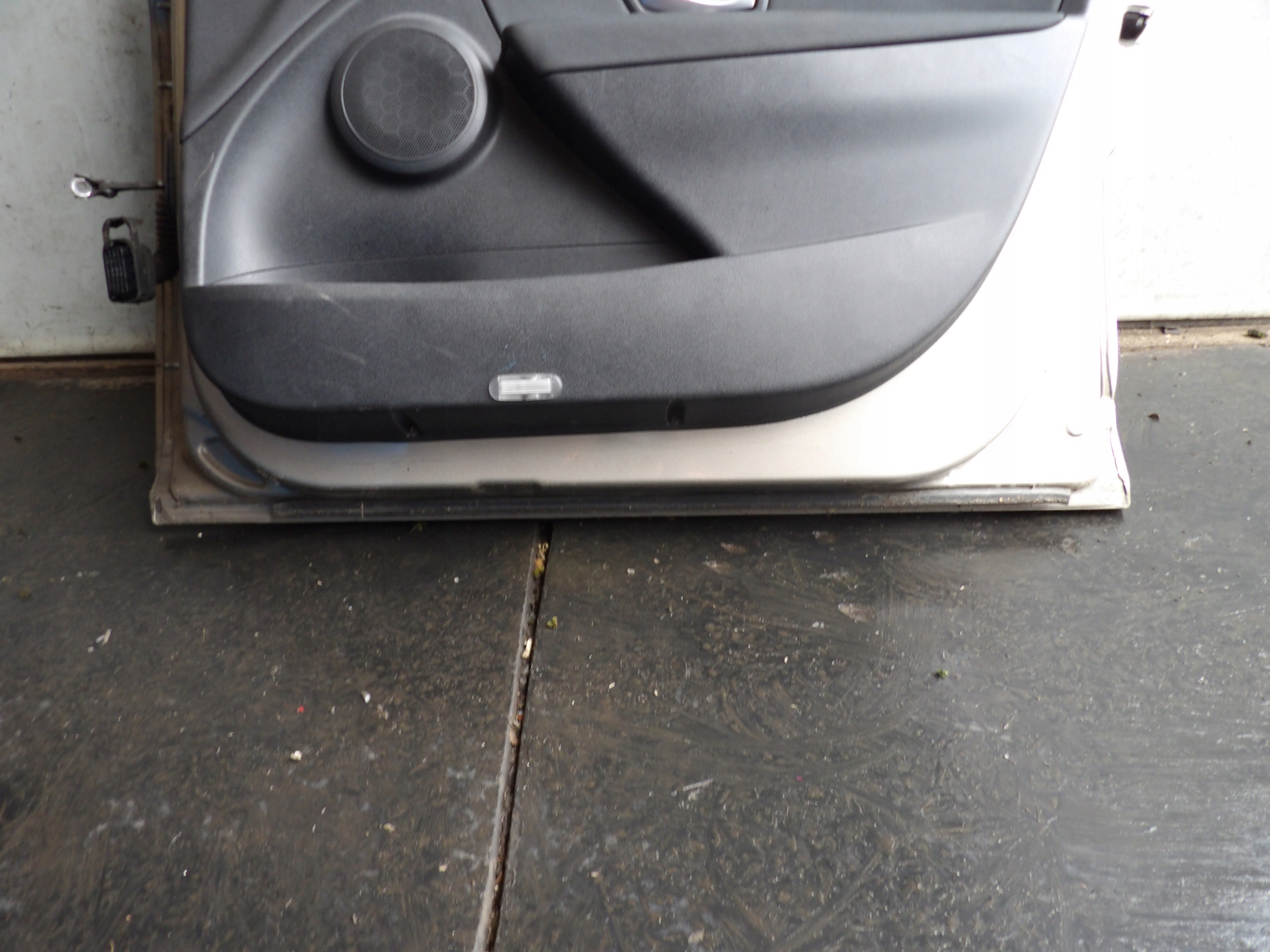 Renault Megane III door front right lak. TEHNK HB 5D