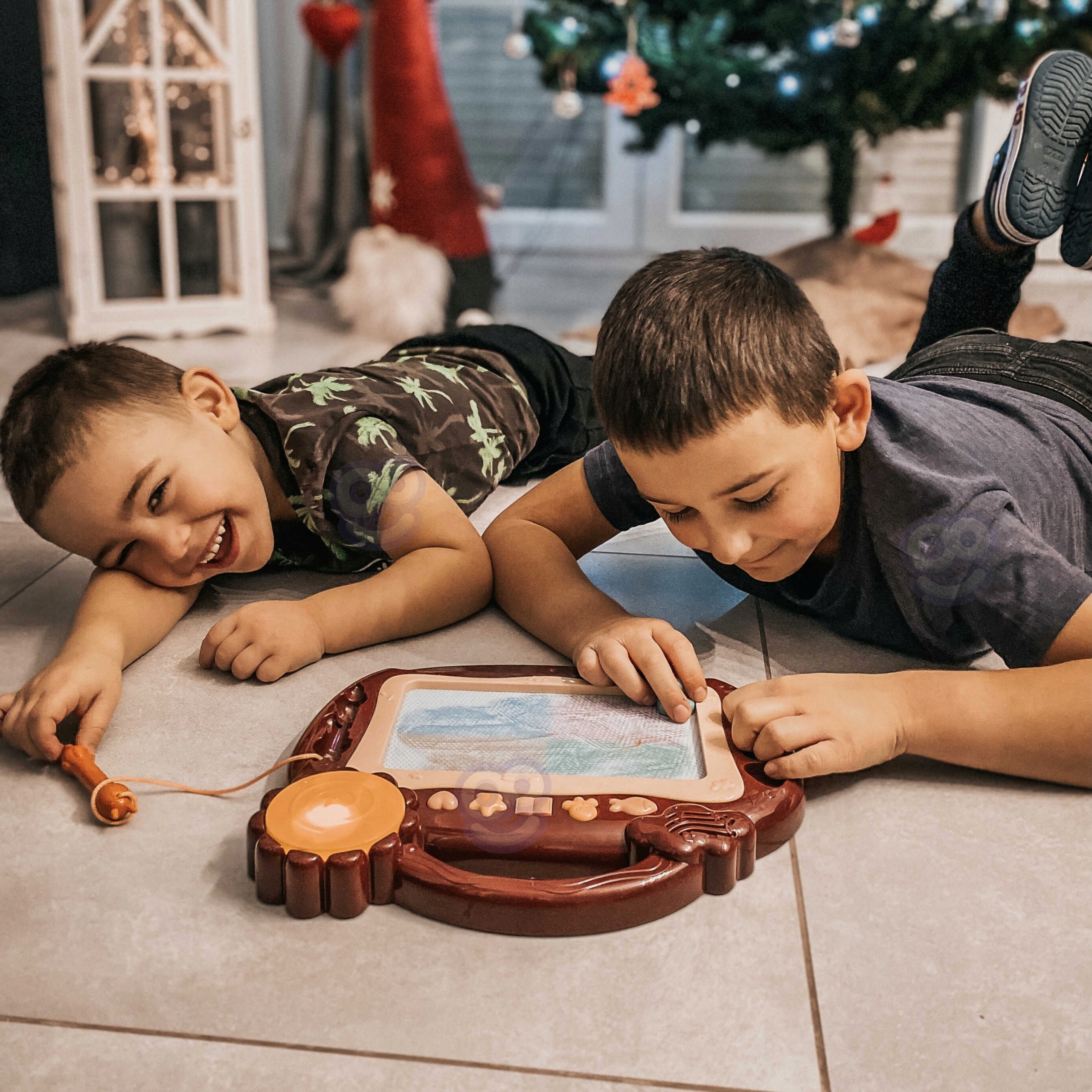 ZNIKOPIS TABLICA MAGNETYCZNA KOLOROWA DO PISANIA MALOWANIA DŹWIĘK WOOPIE Minimalny wiek dziecka 3