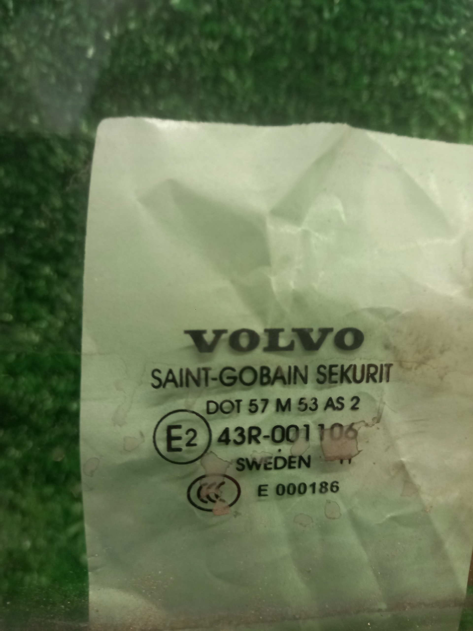 window side left front door VOLVO XC70 43R001106