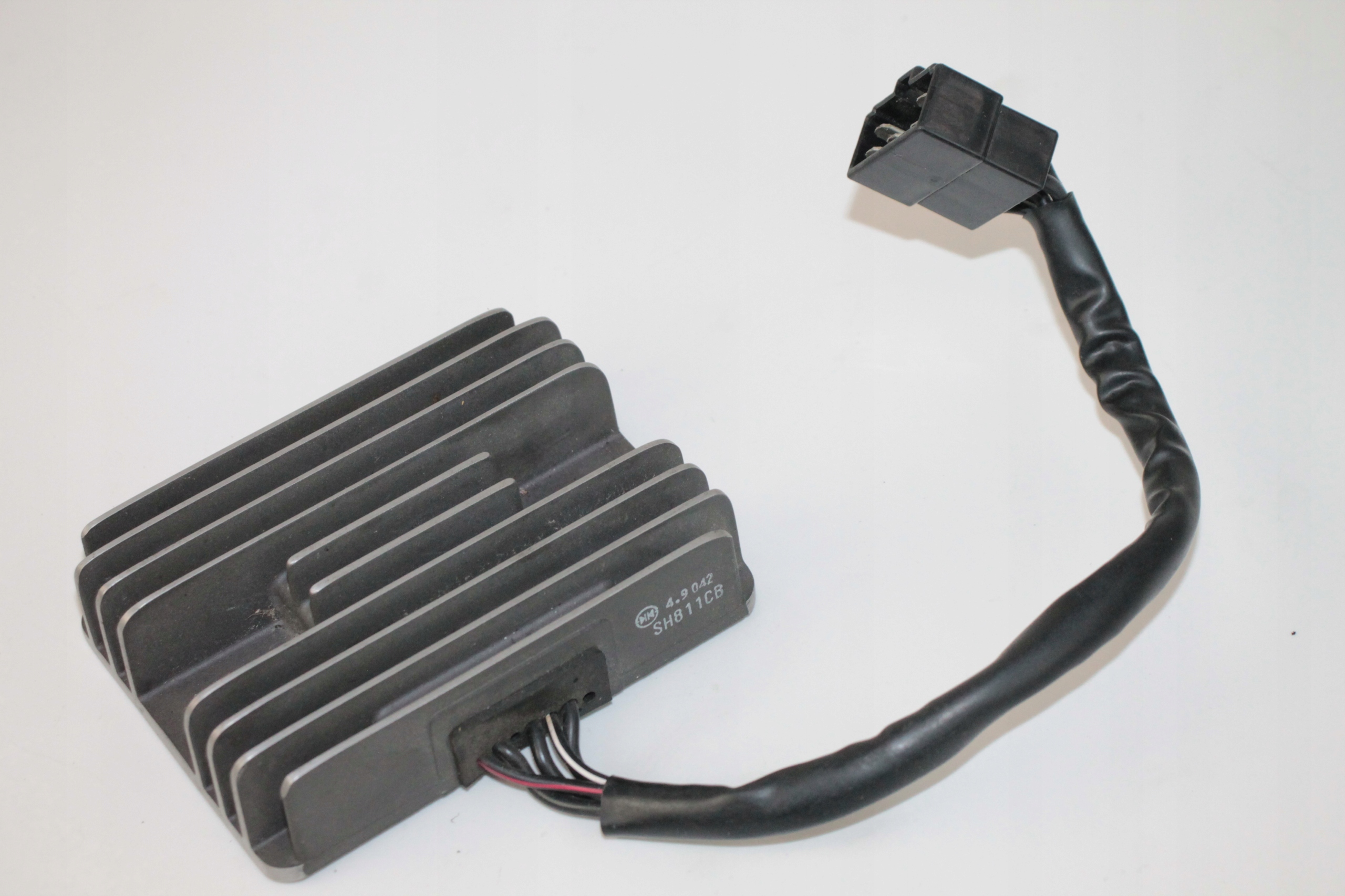 032 - TRIUMPH BONNEVILLE SE 900 РЕГУЛЯТОР НАПРЯЖЕНИЯ