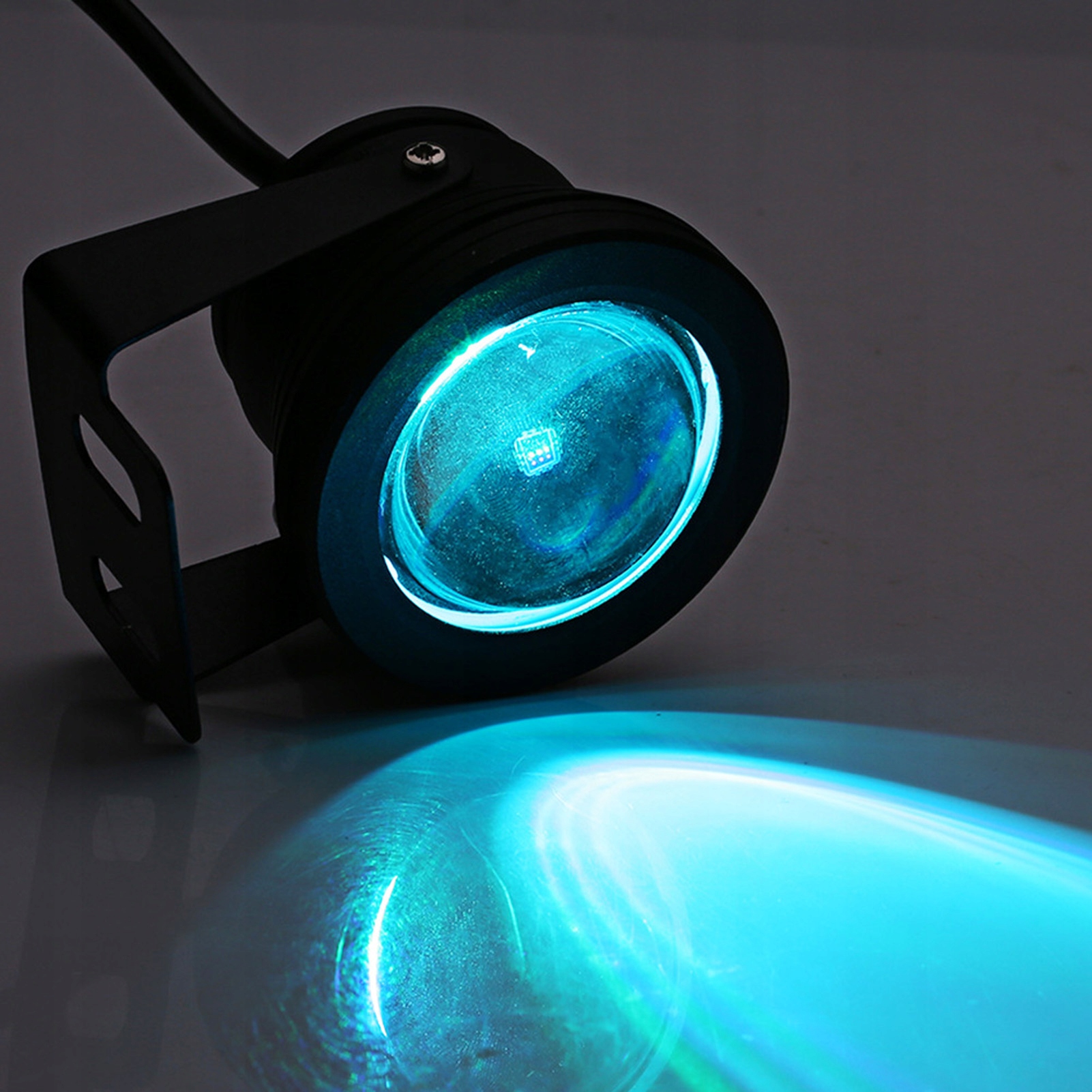 LAMPA IP65 LED 12V DO JACHTU KAMPERA CZARNY Marka inny