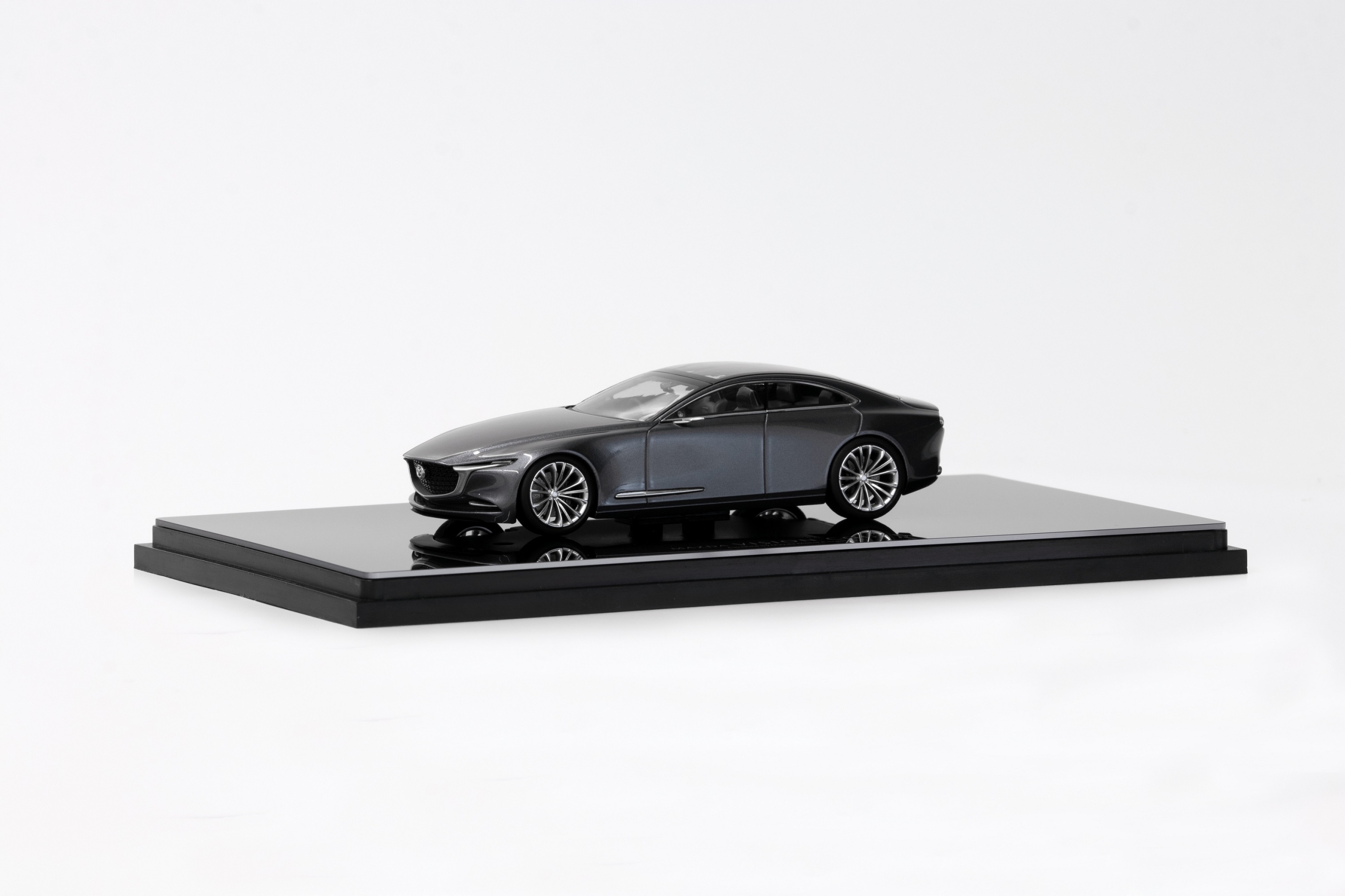 ORYGINALNY MODELIK MODEL MAZDA VISION COUPE 1 43