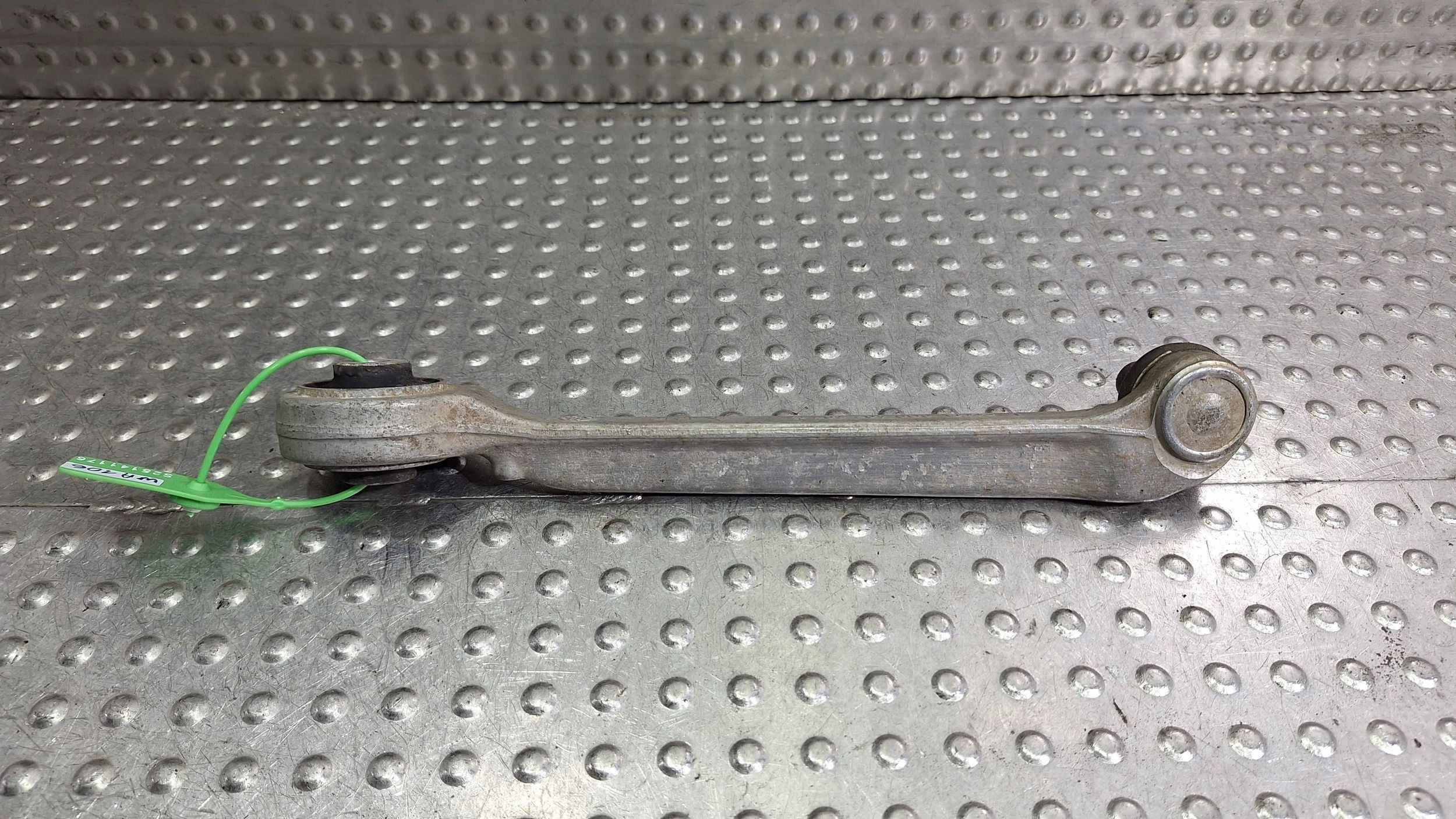 arm left front upper 8D0407507E AUDI A4 B5 PASSAT B5