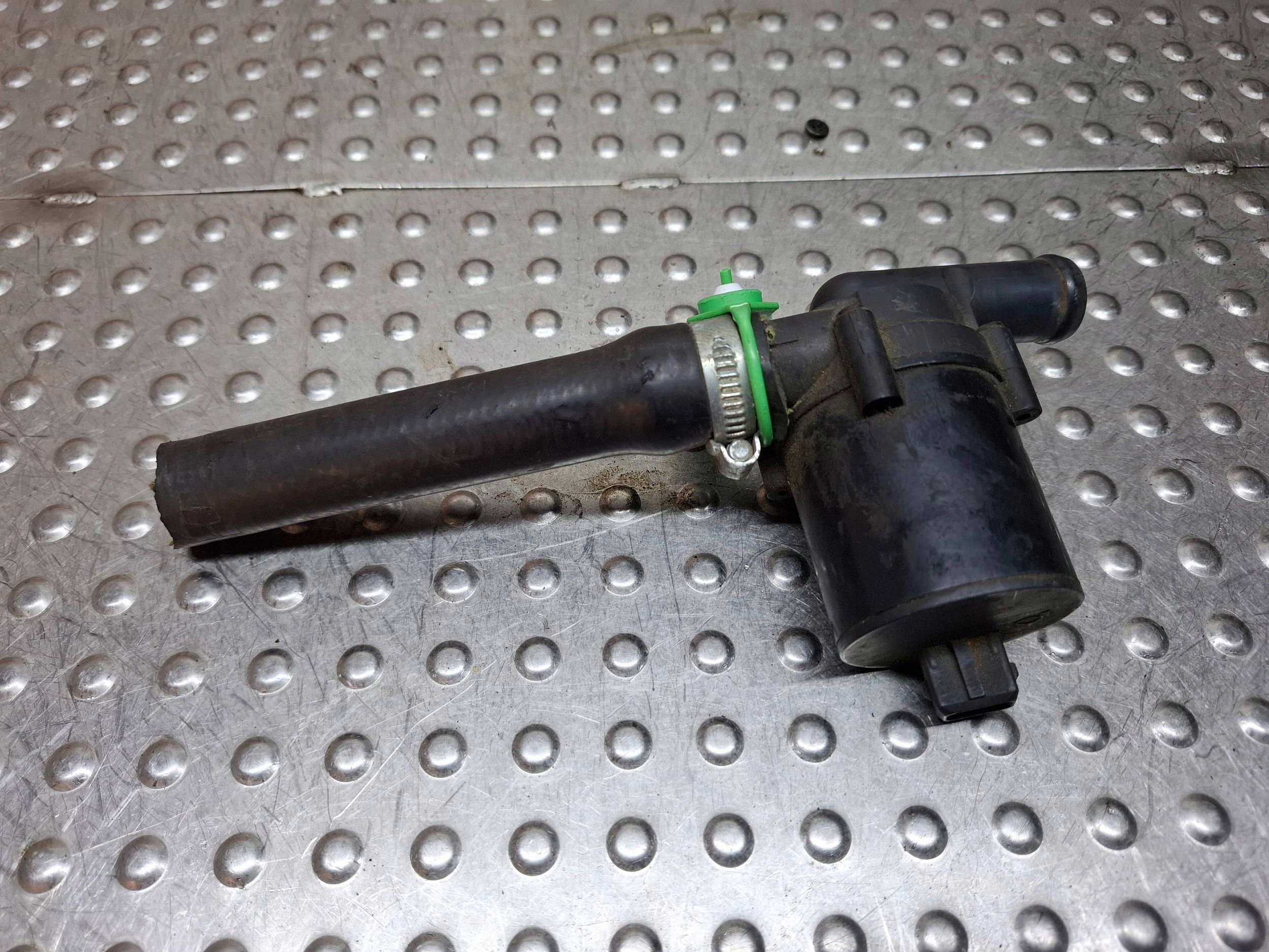 supplementary water pump 6922699 BMW E65 E66 3.0 D