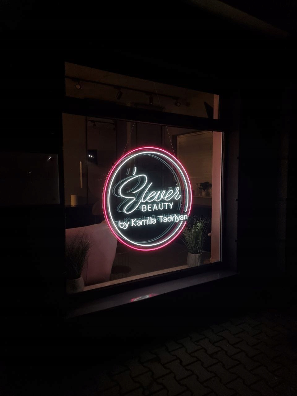 Reklama świetlna neon LED na zamówienie Wysokość produktu 1000 cm