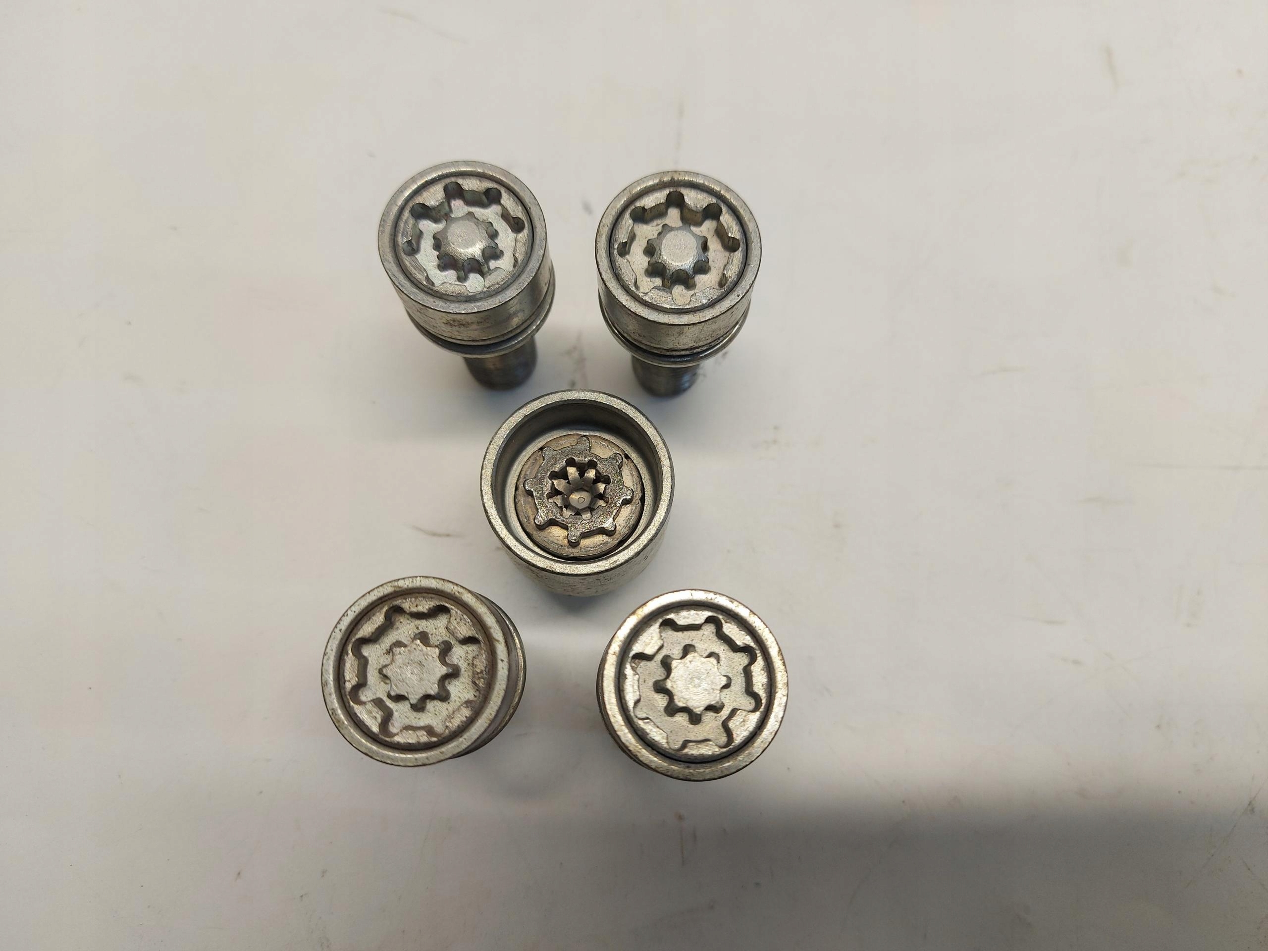 SKODA Enyaq 5LA iV85 Schrauben Sicherheits- lock with key G