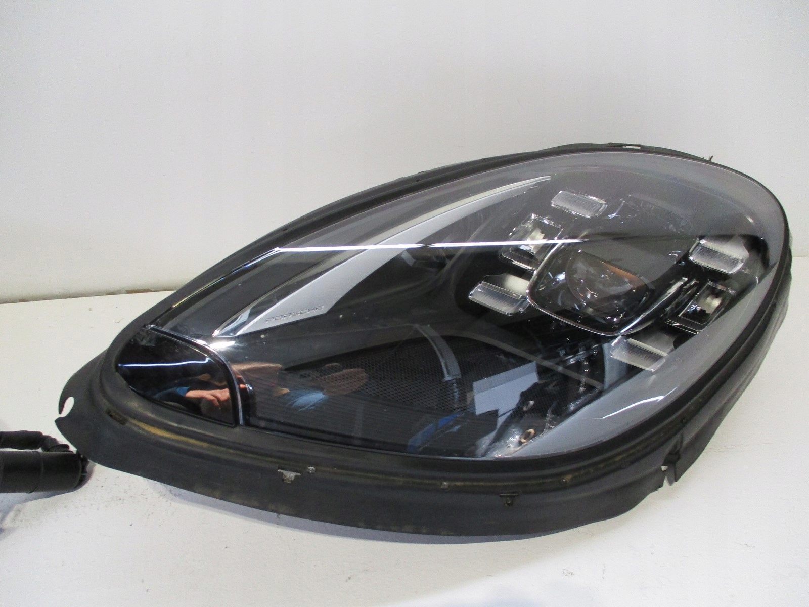 LAMPA LED PORSCHE MACAN LIFT MATRIX PRAWA Strona zabudowy lewe + prawe